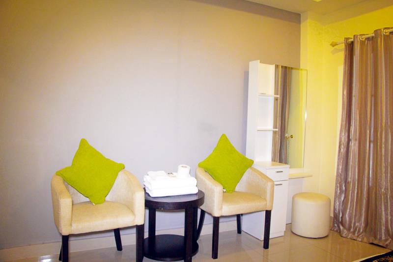 Royal Q&D Suites Hotel