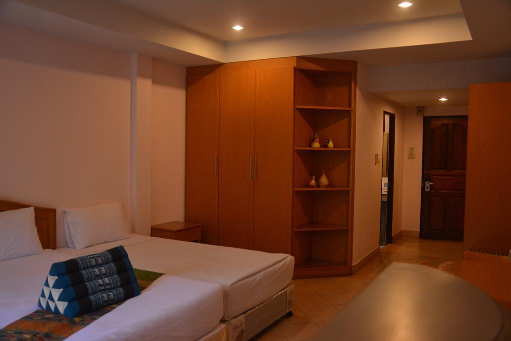 Seven Oaks Inn