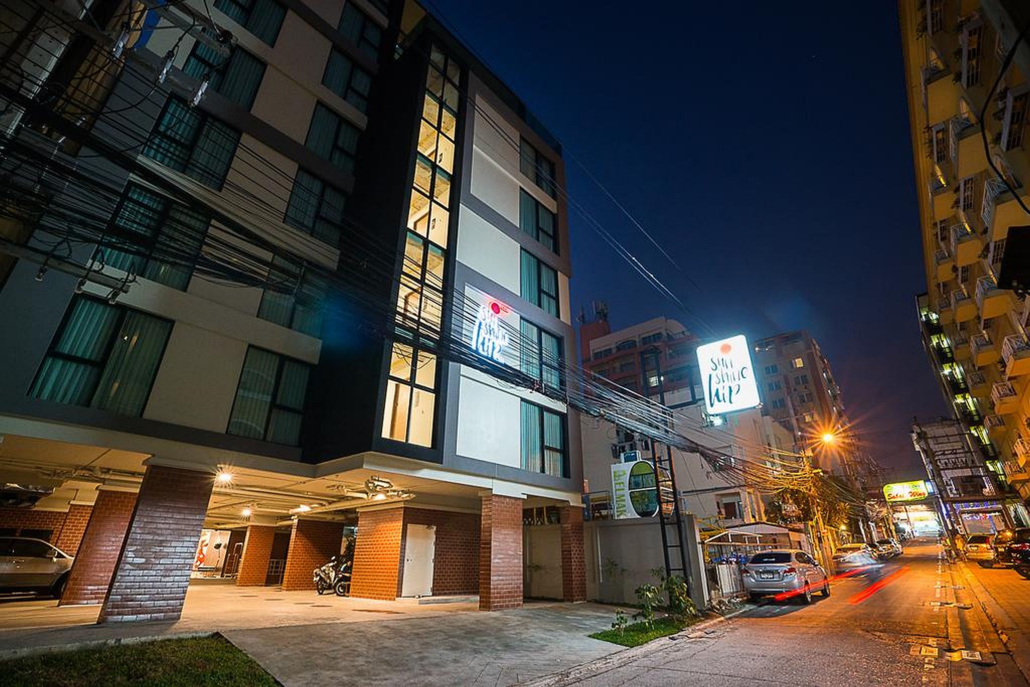 Sunshine Hip Hotel