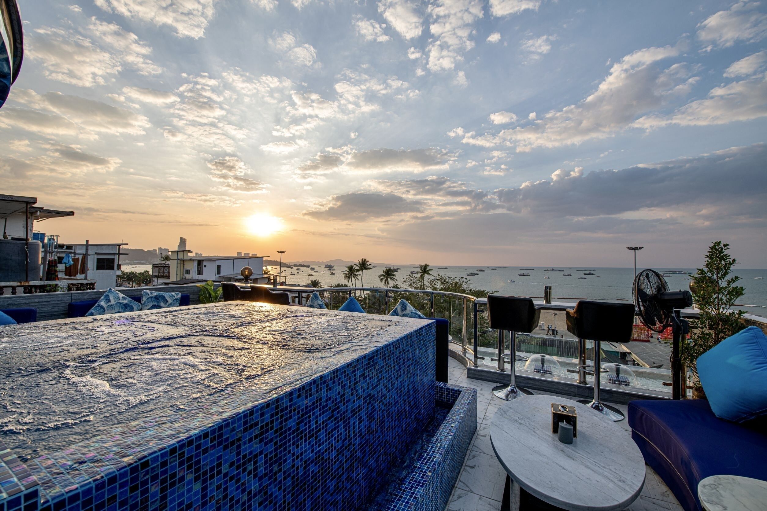 The Globe Hotel Bar and Restaurant