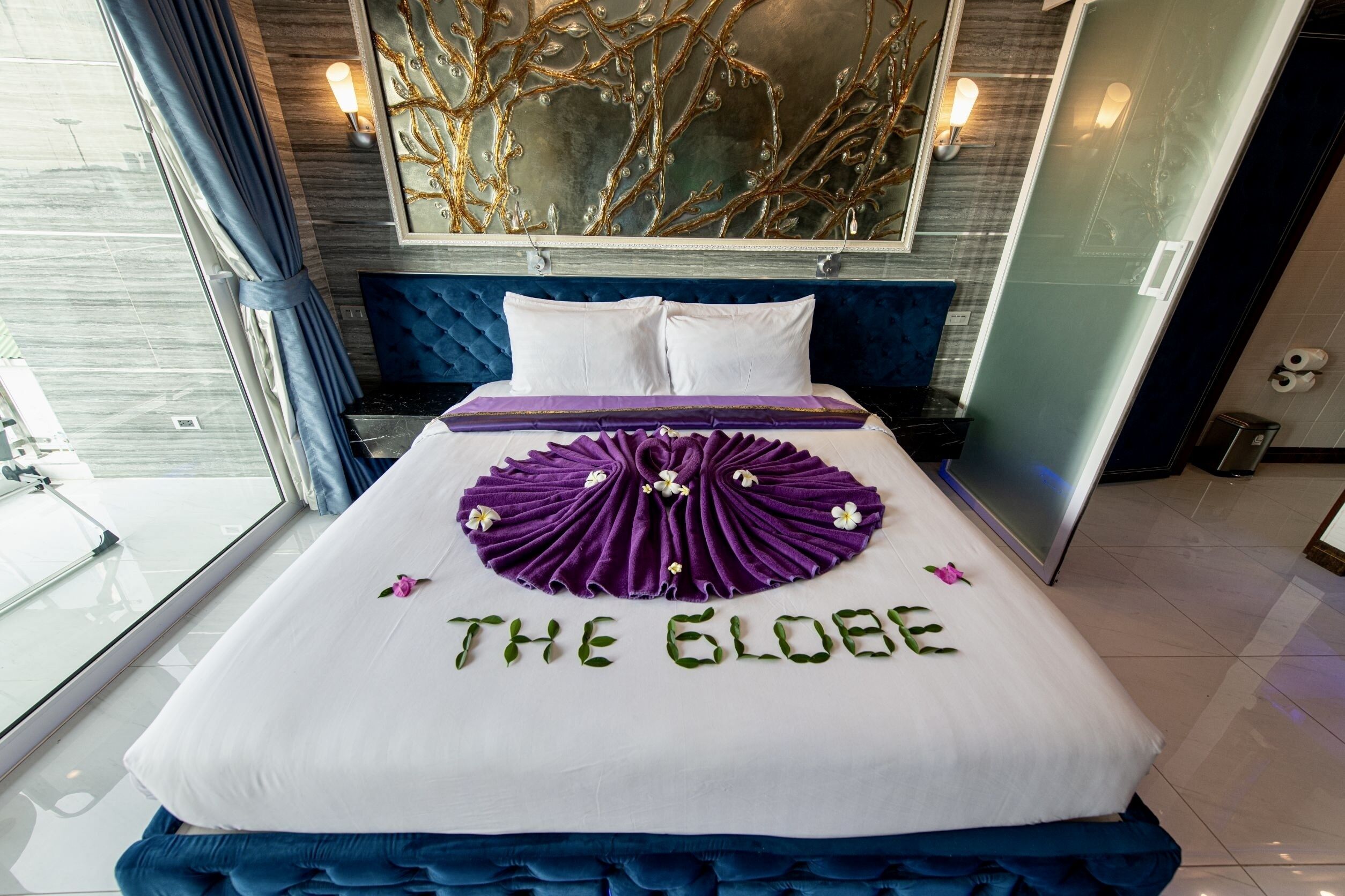 The Globe Hotel Bar and Restaurant