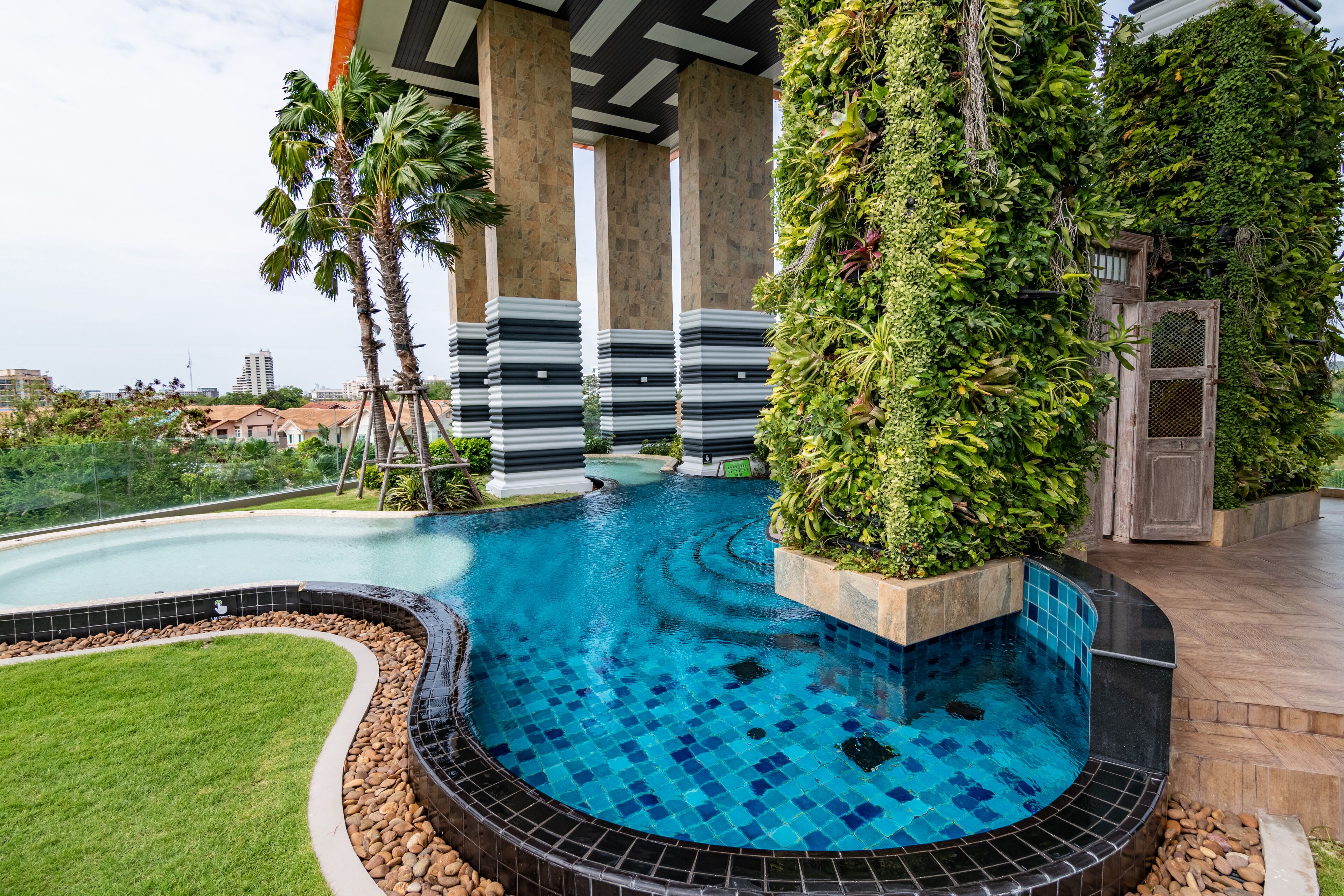 The Riviera Jomtien by Pattaya Holiday