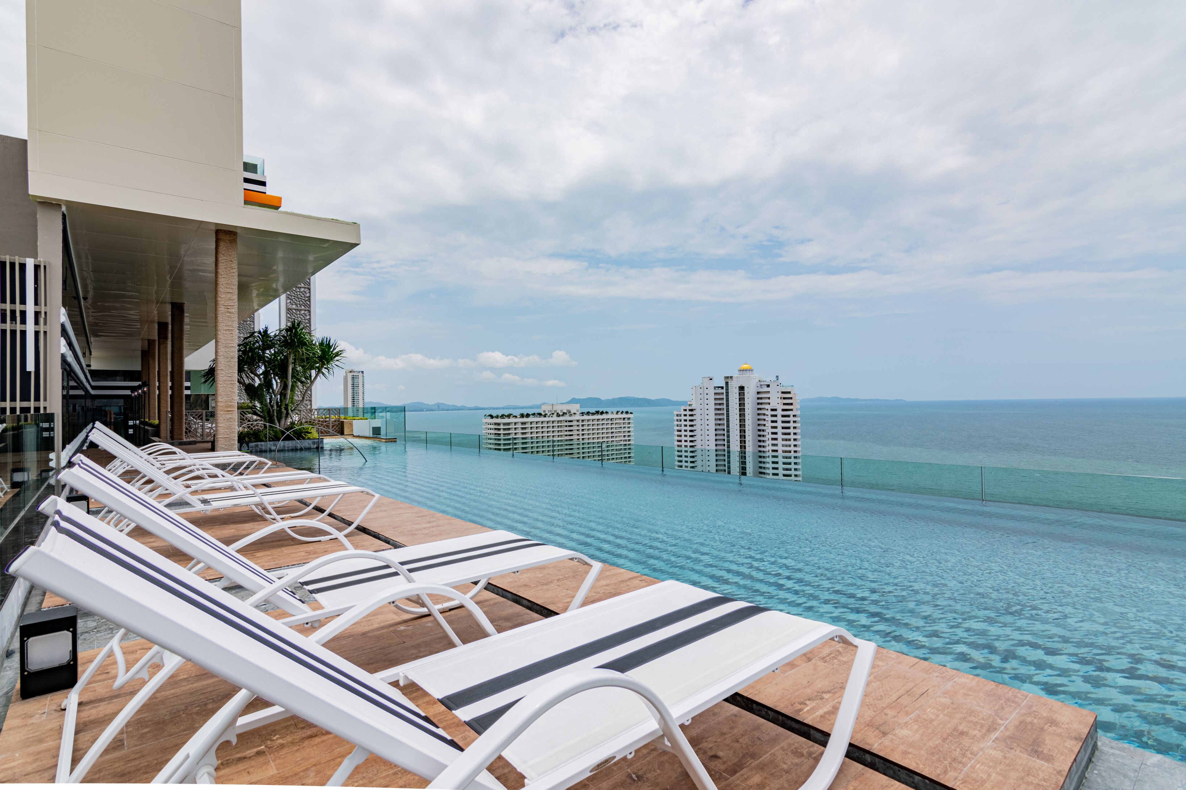 The Riviera Jomtien by Pattaya Holiday