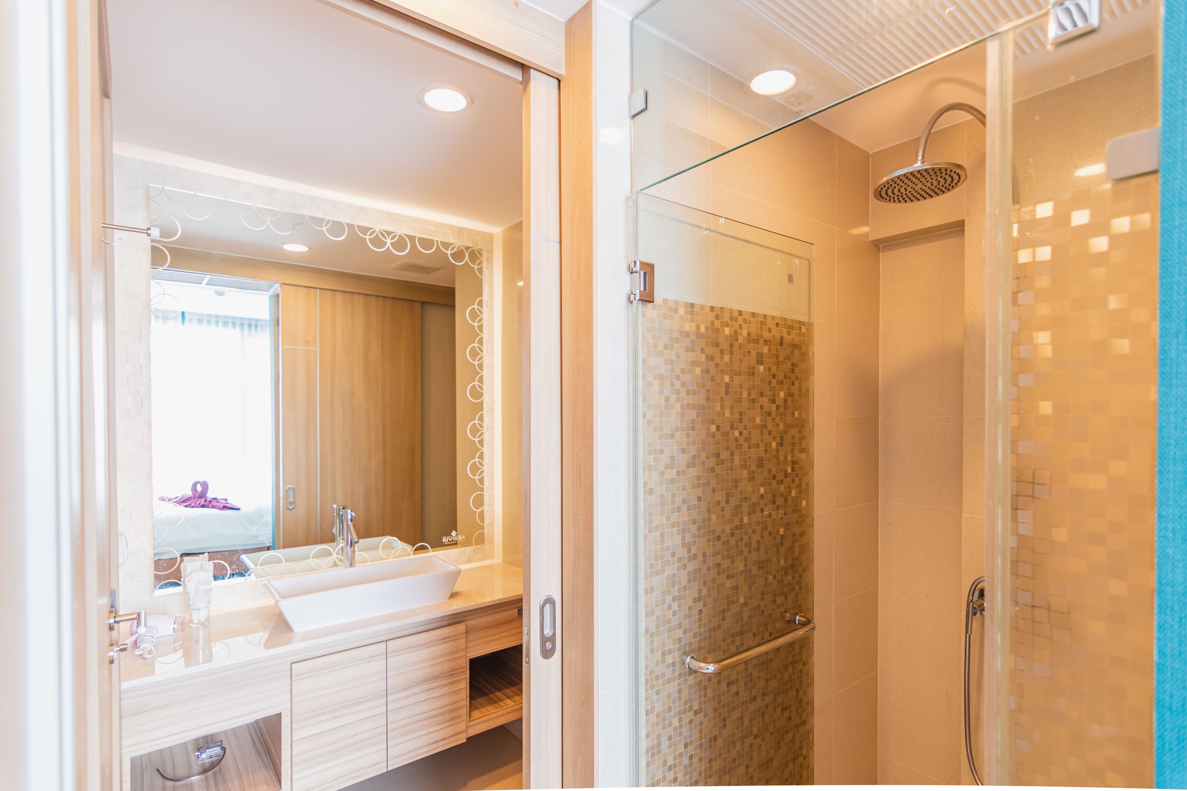 The Riviera Wongamat by Pattaya Holiday