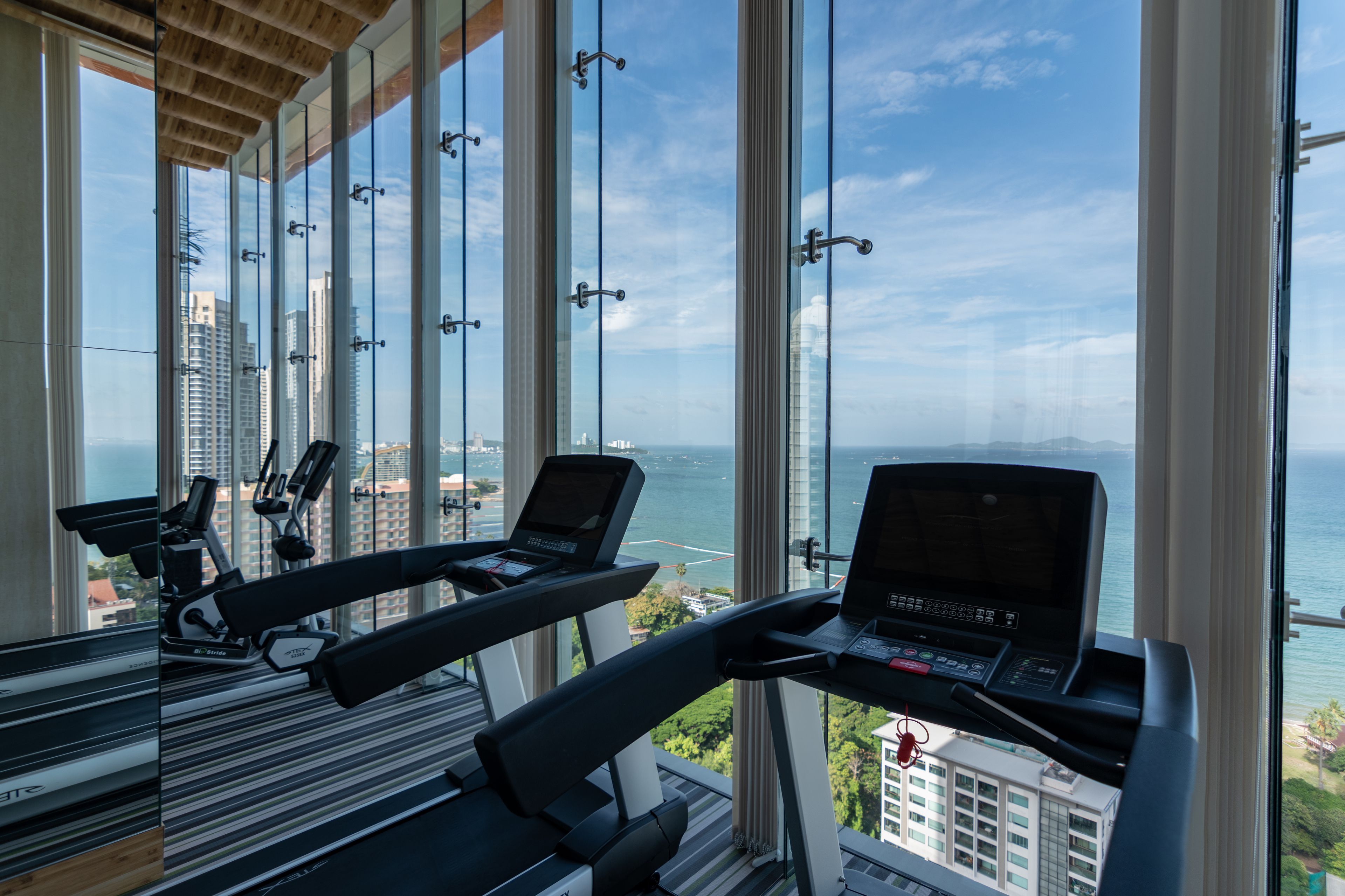 The Riviera Wongamat by Pattaya Holiday