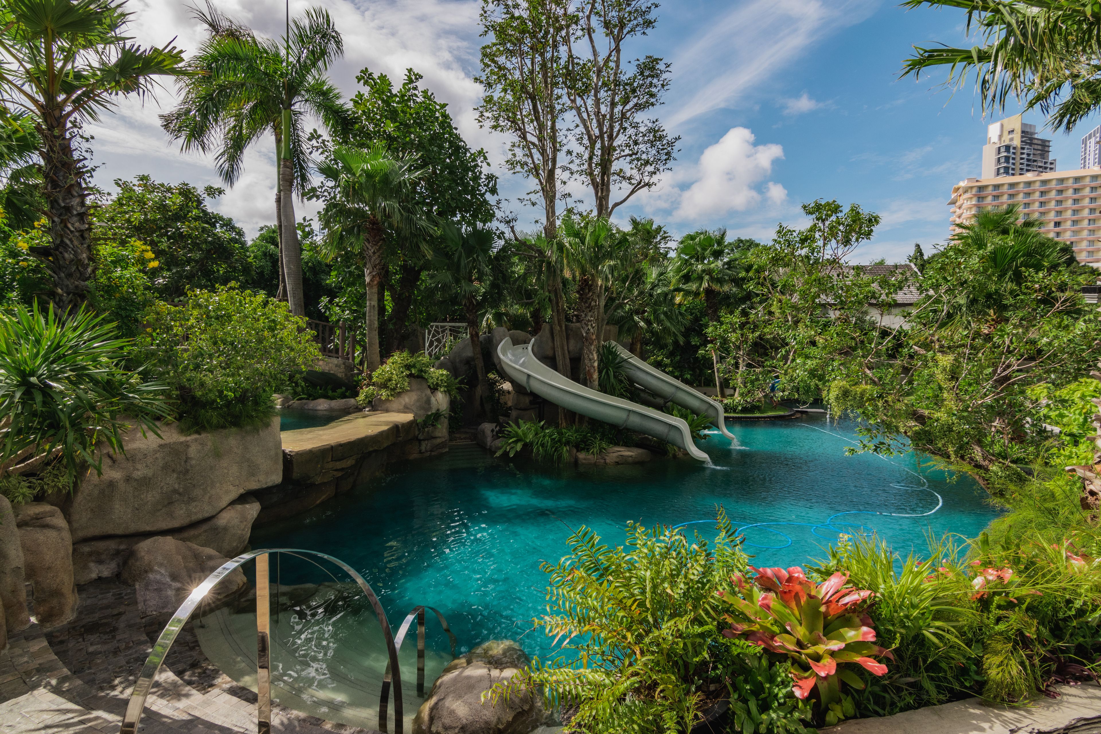 The Riviera Wongamat by Pattaya Holiday