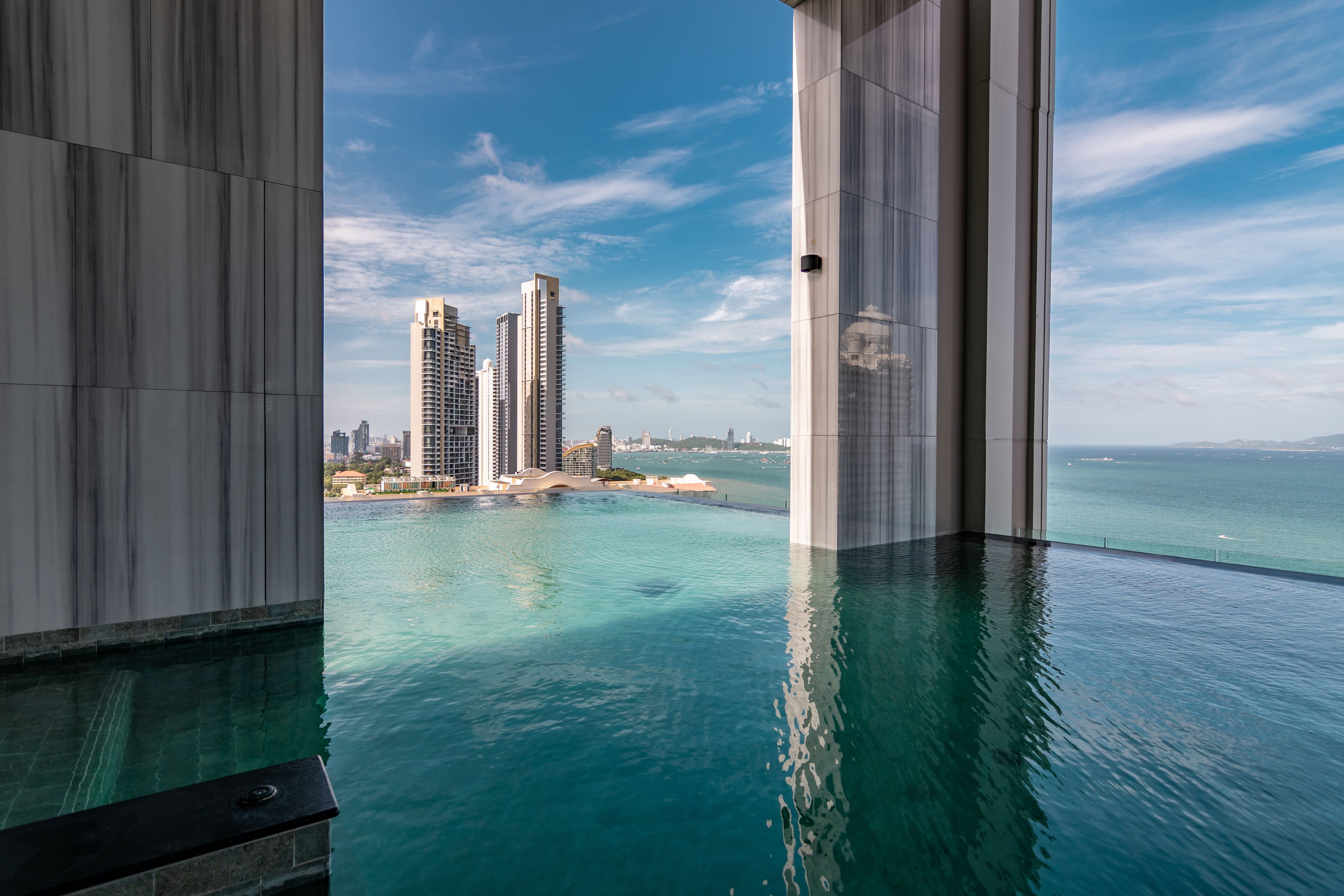 The Riviera Wongamat by Pattaya Holiday