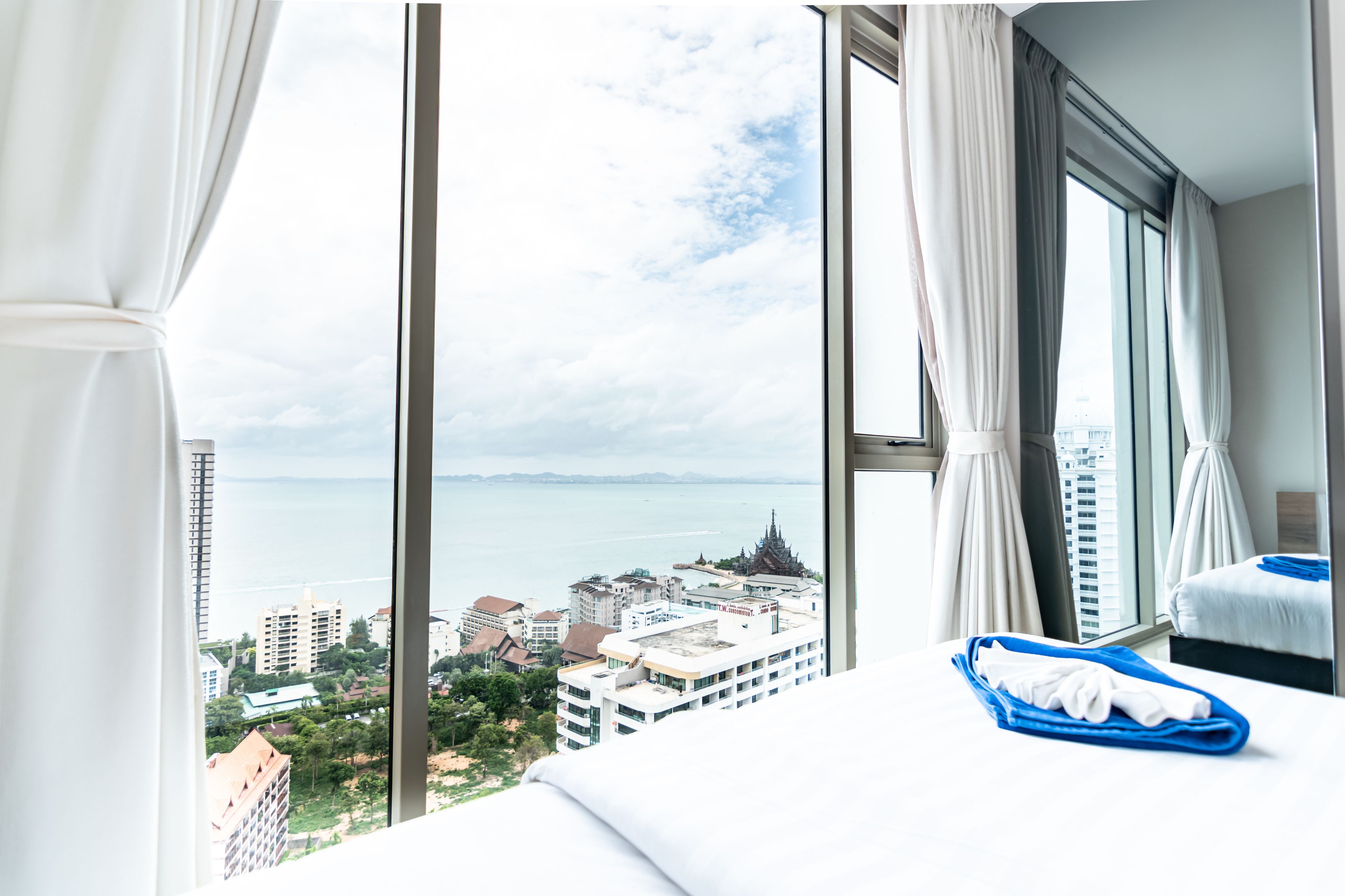 The Riviera Wongamat by Pattaya Holiday