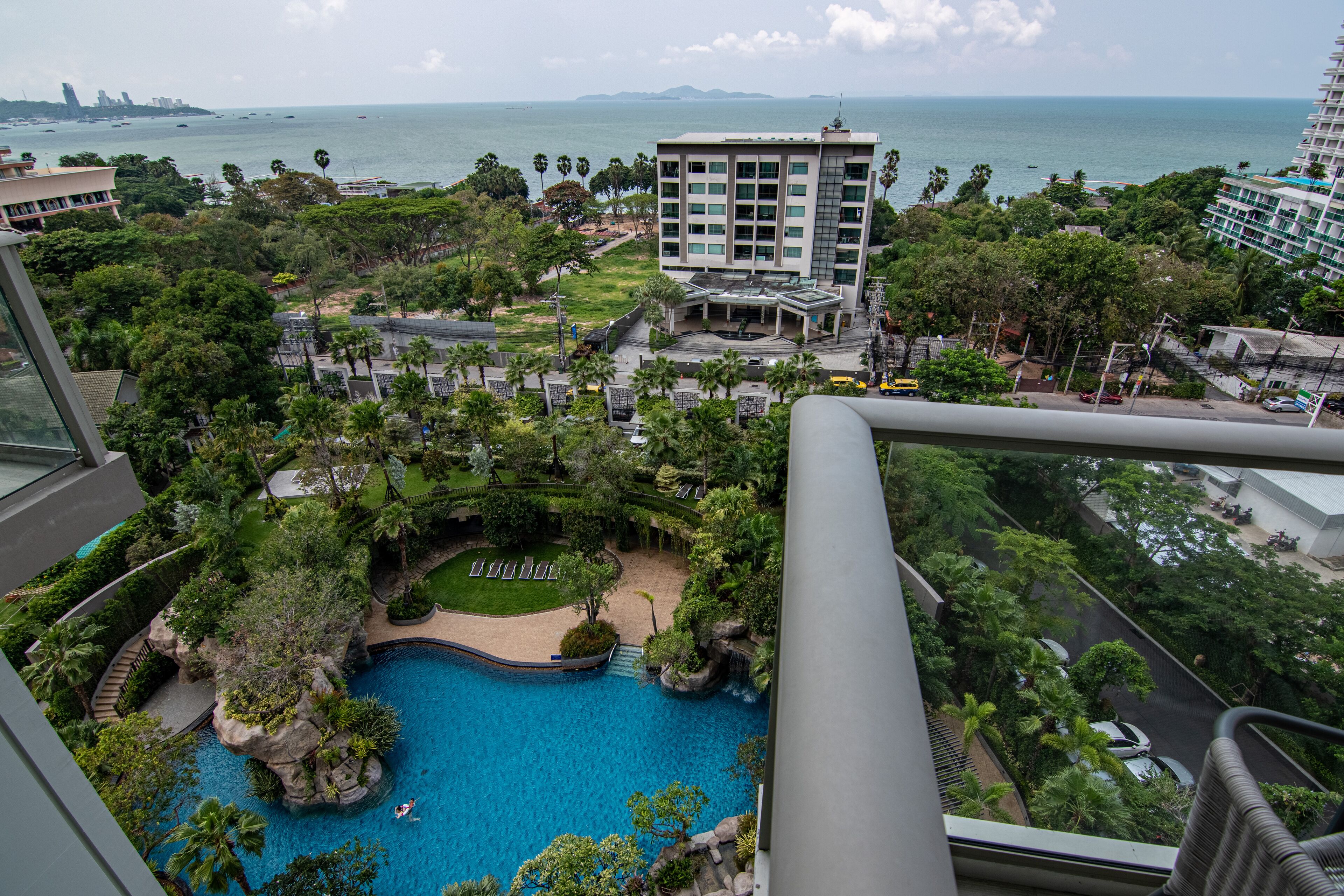 The Riviera Wongamat by Pattaya Holiday