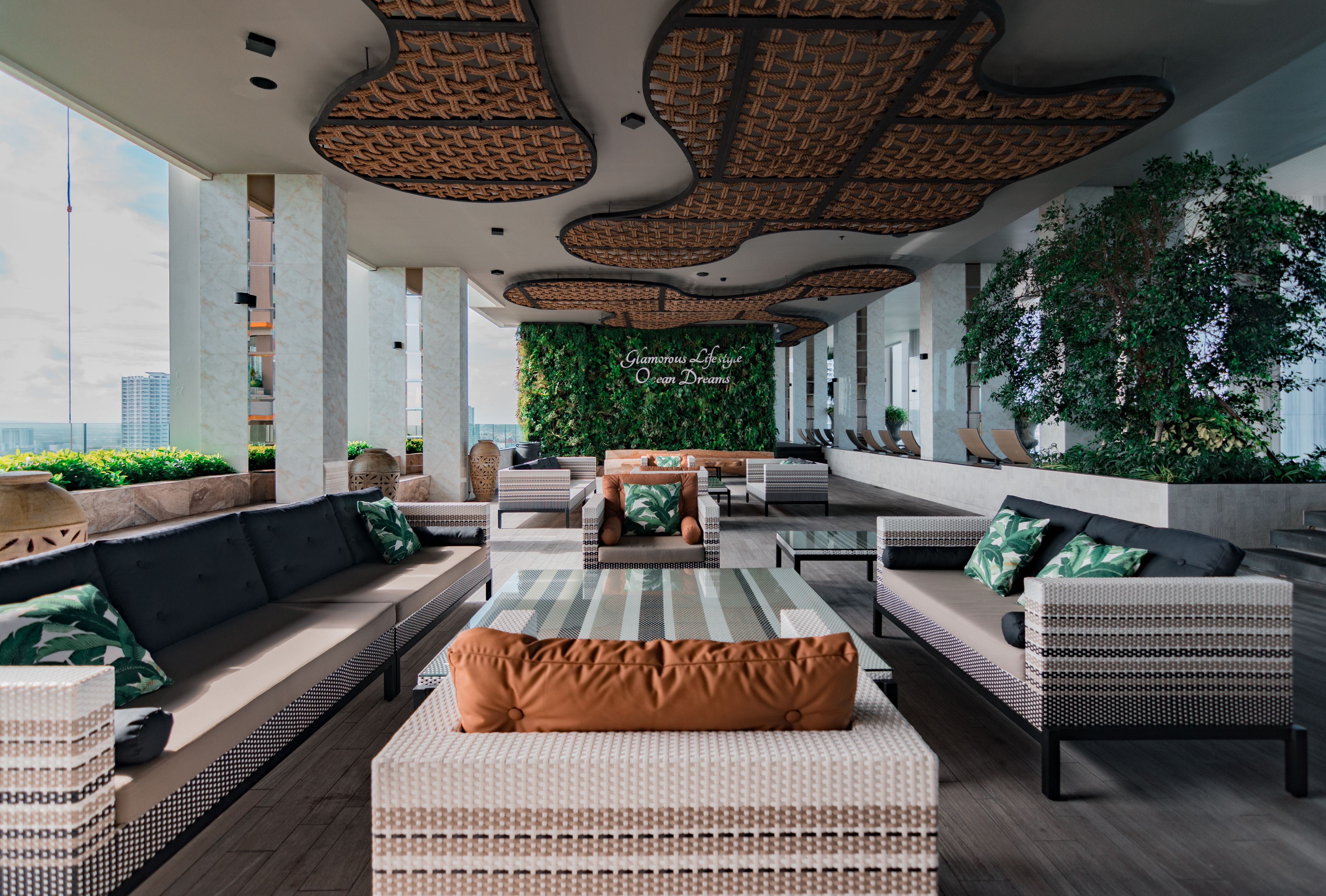 The Riviera Wongamat by Pattaya Holiday