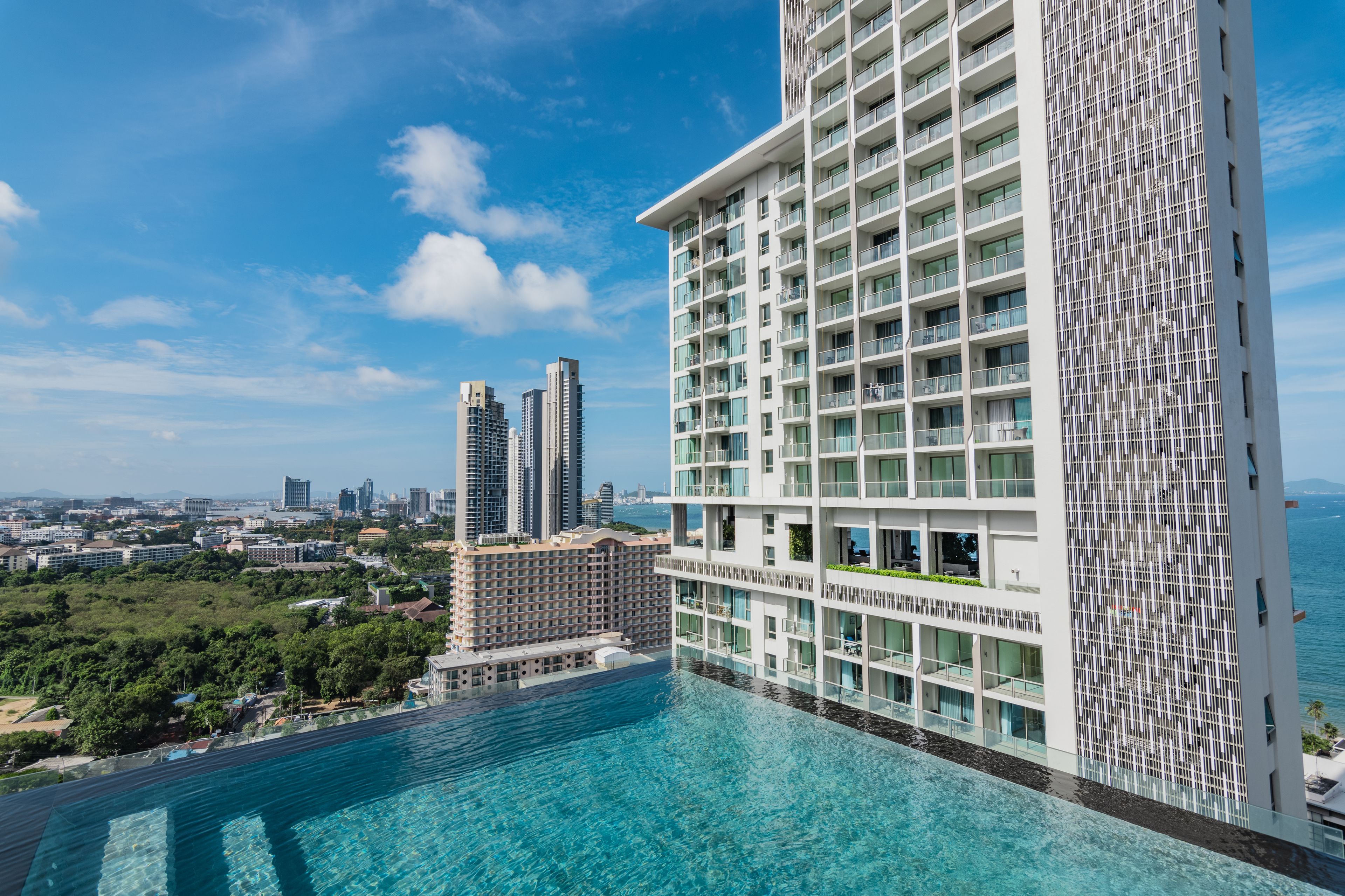 The Riviera Wongamat by Pattaya Holiday