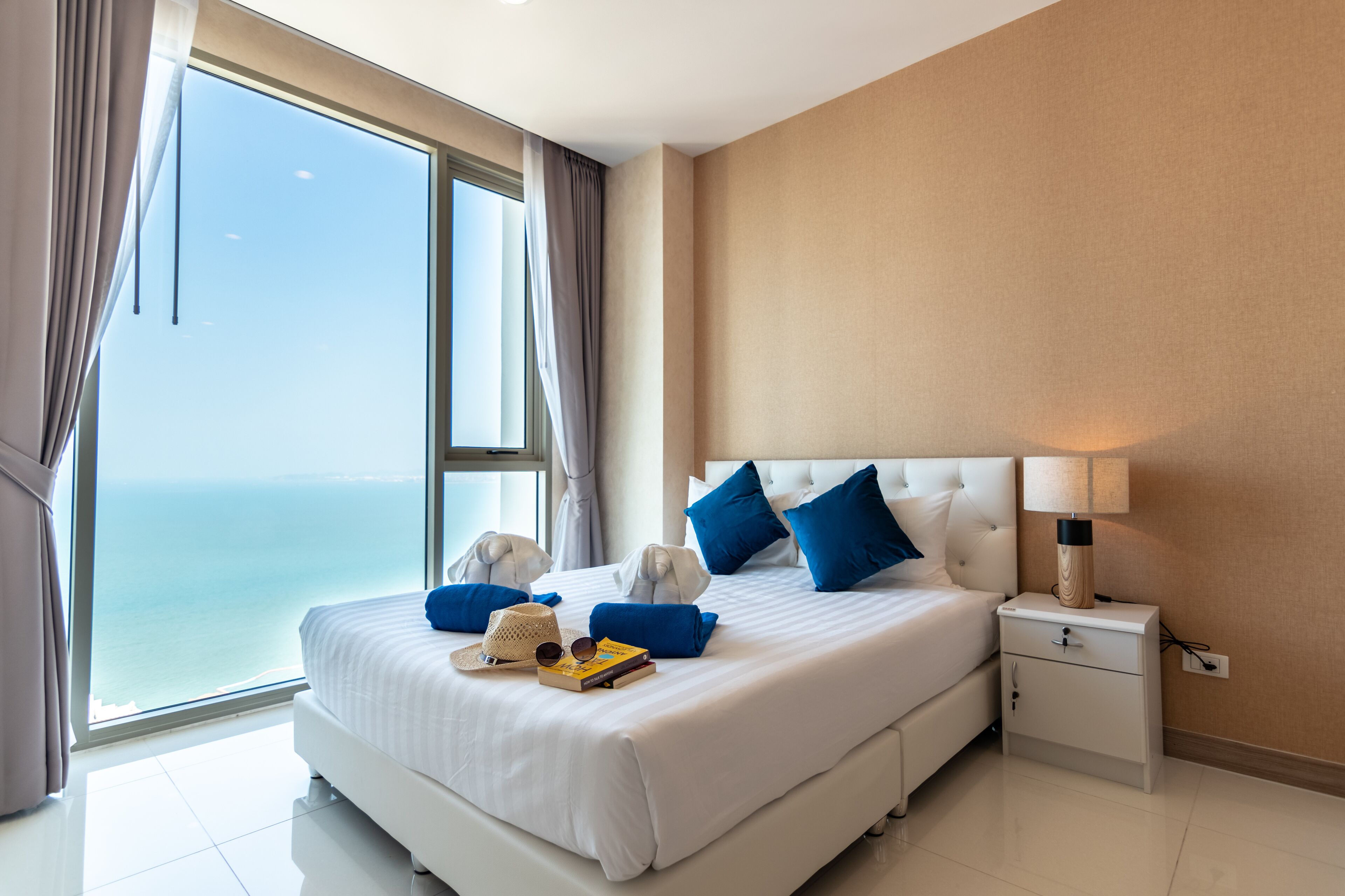 The Riviera Wongamat by Pattaya Holiday