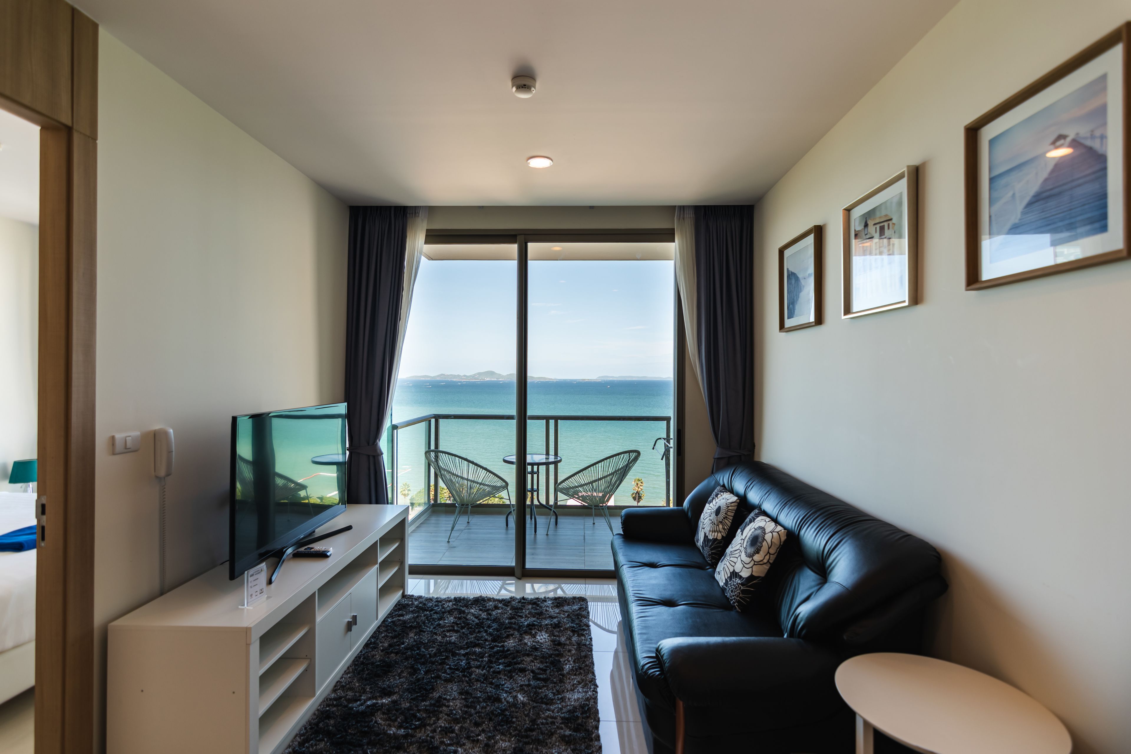 The Riviera Wongamat by Pattaya Holiday