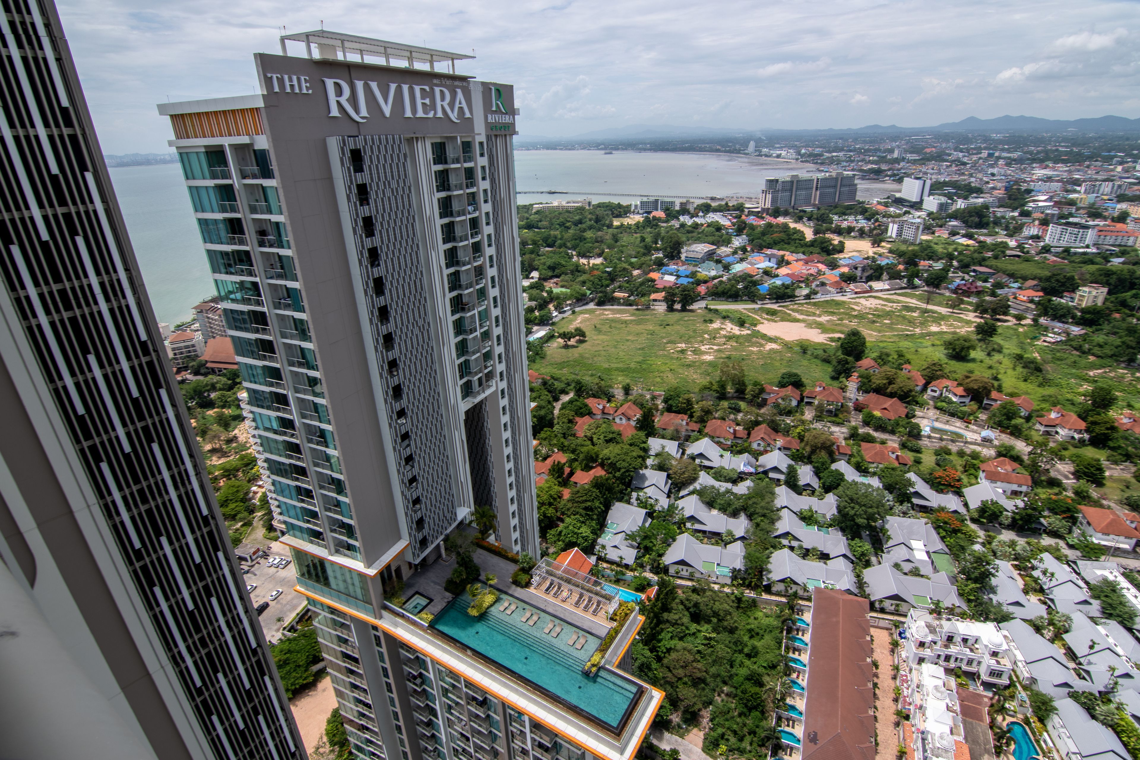 The Riviera Wongamat by Pattaya Holiday
