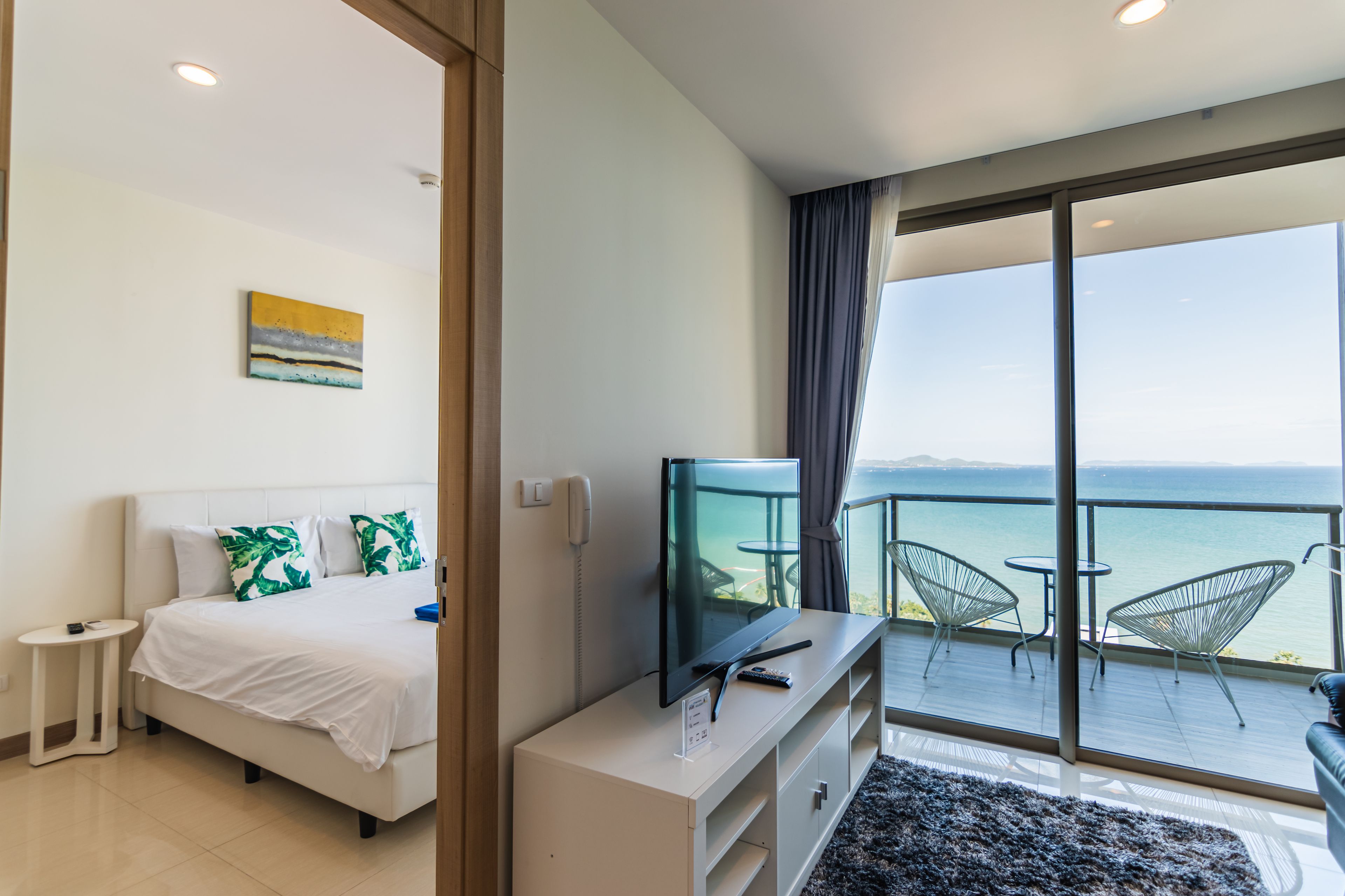 The Riviera Wongamat by Pattaya Holiday