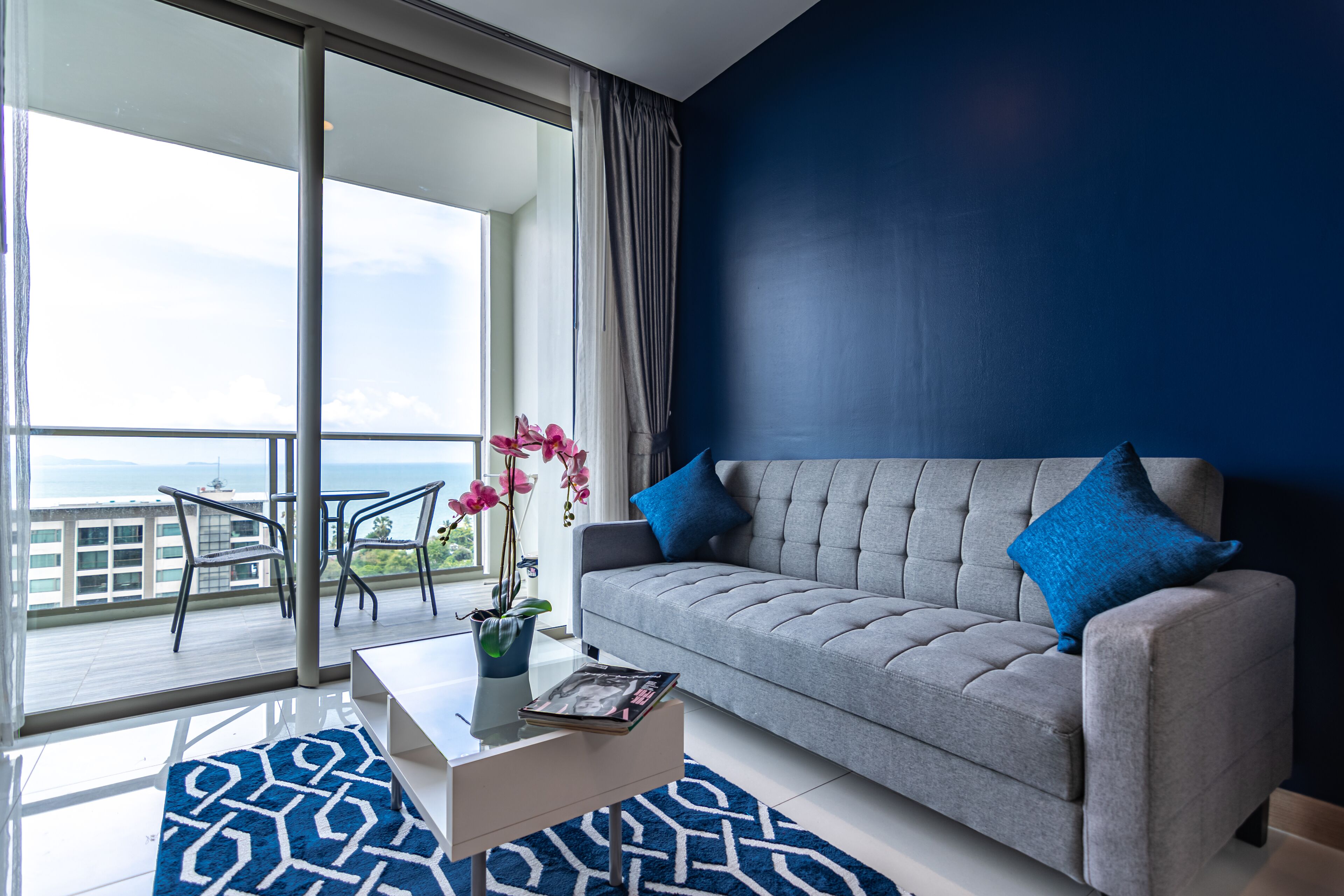 The Riviera Wongamat by Pattaya Holiday