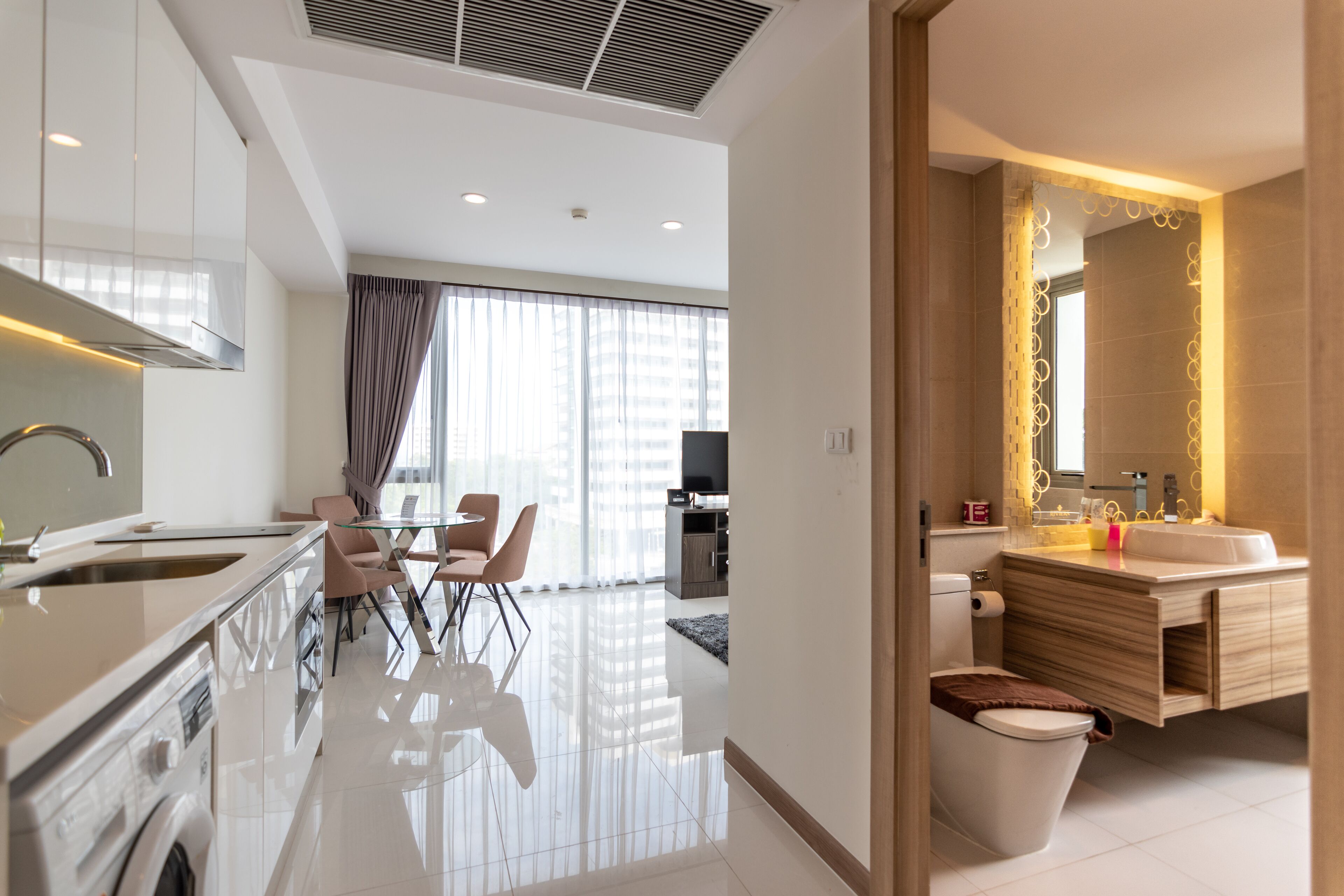 The Riviera Wongamat by Pattaya Holiday