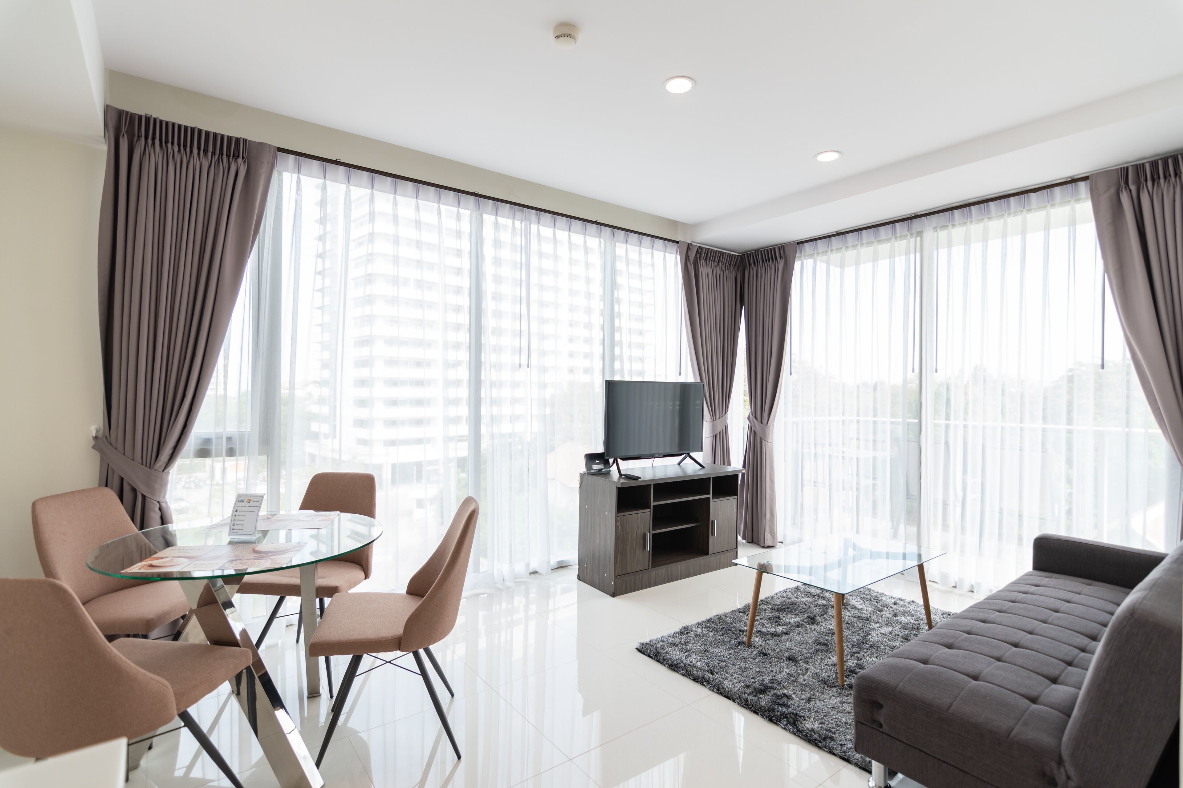 The Riviera Wongamat by Pattaya Holiday