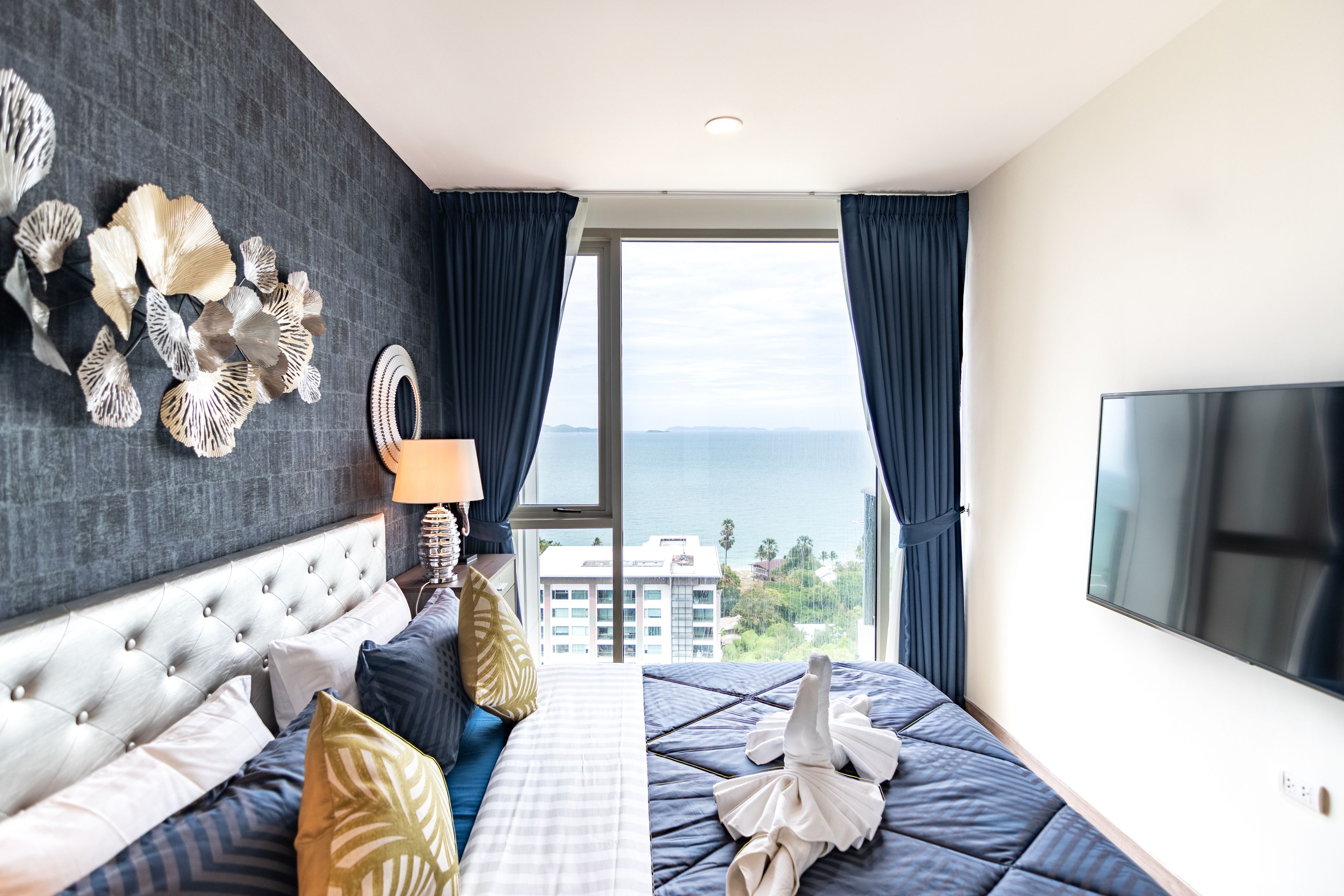 The Riviera Wongamat by Pattaya Holiday