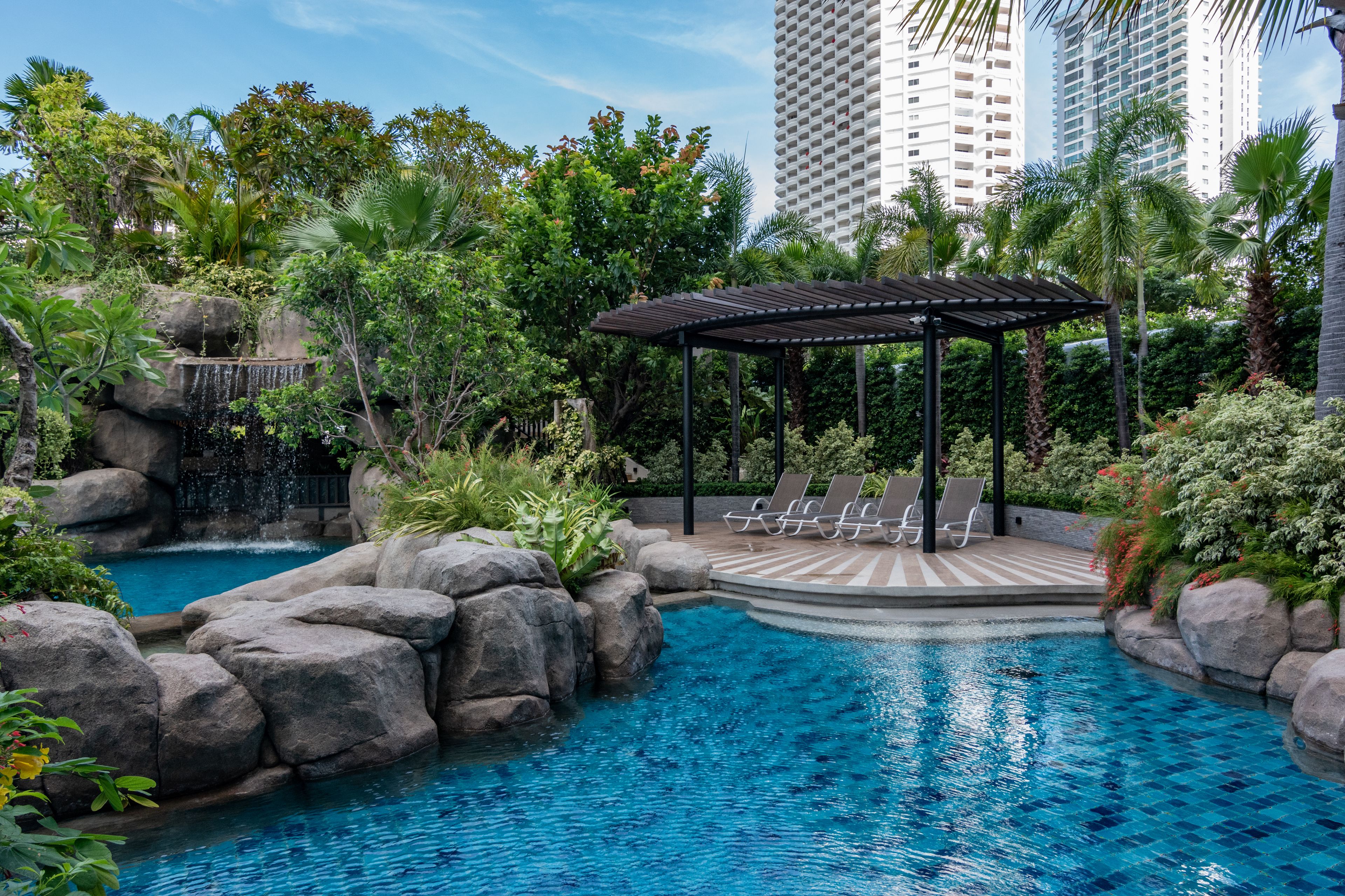 The Riviera Wongamat by Pattaya Holiday