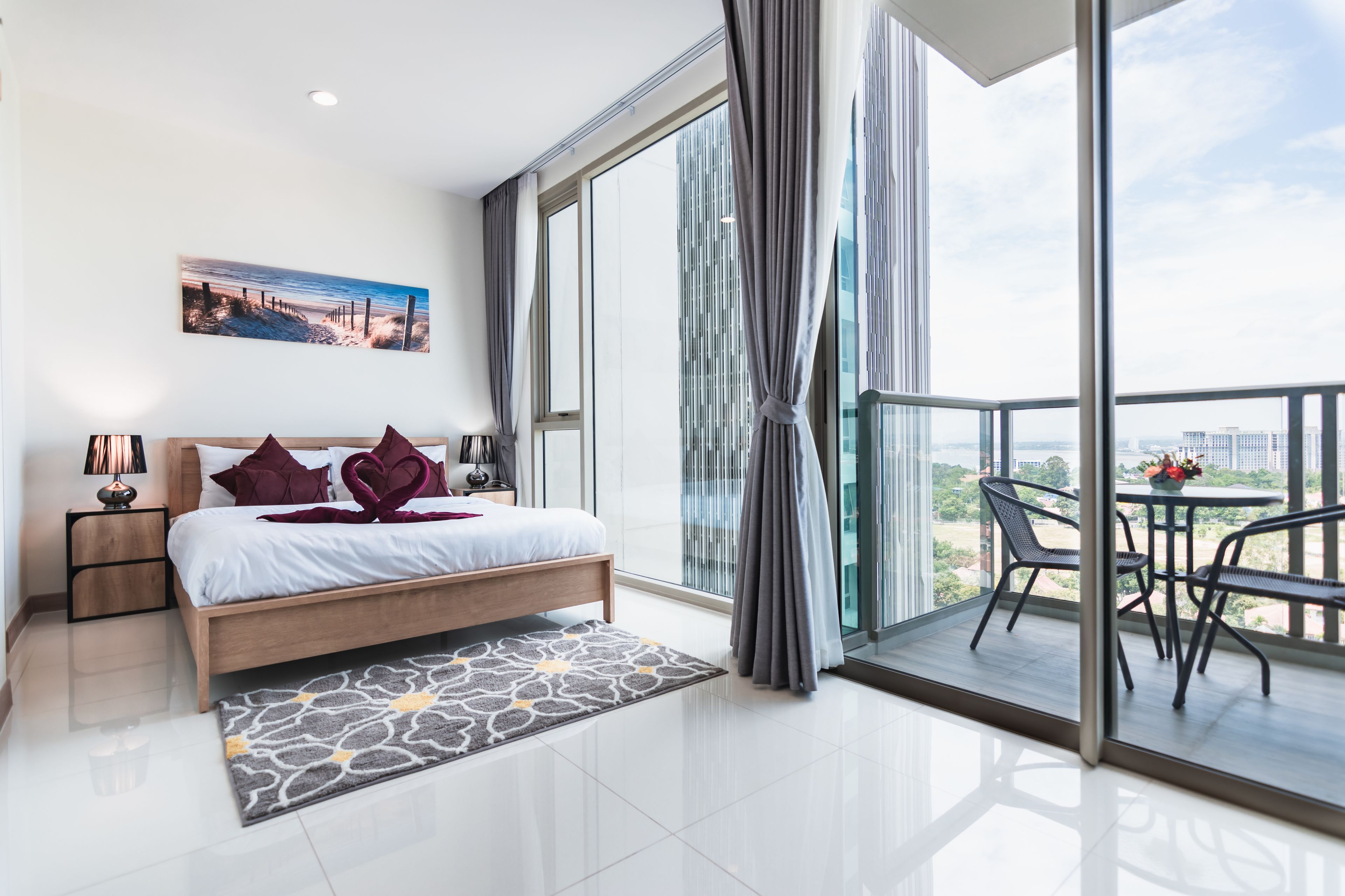 The Riviera Wongamat by Pattaya Holiday