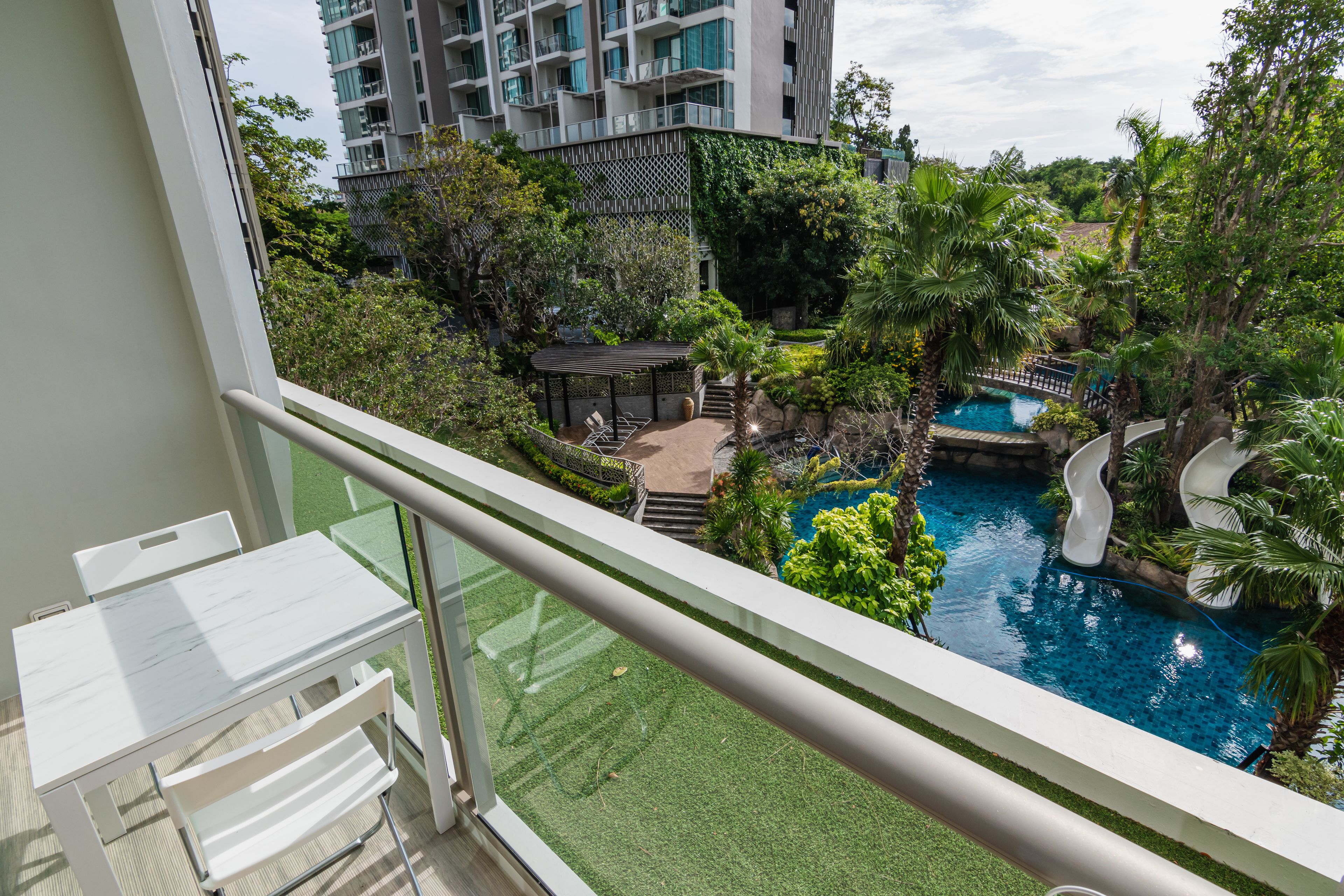 The Riviera Wongamat by Pattaya Holiday