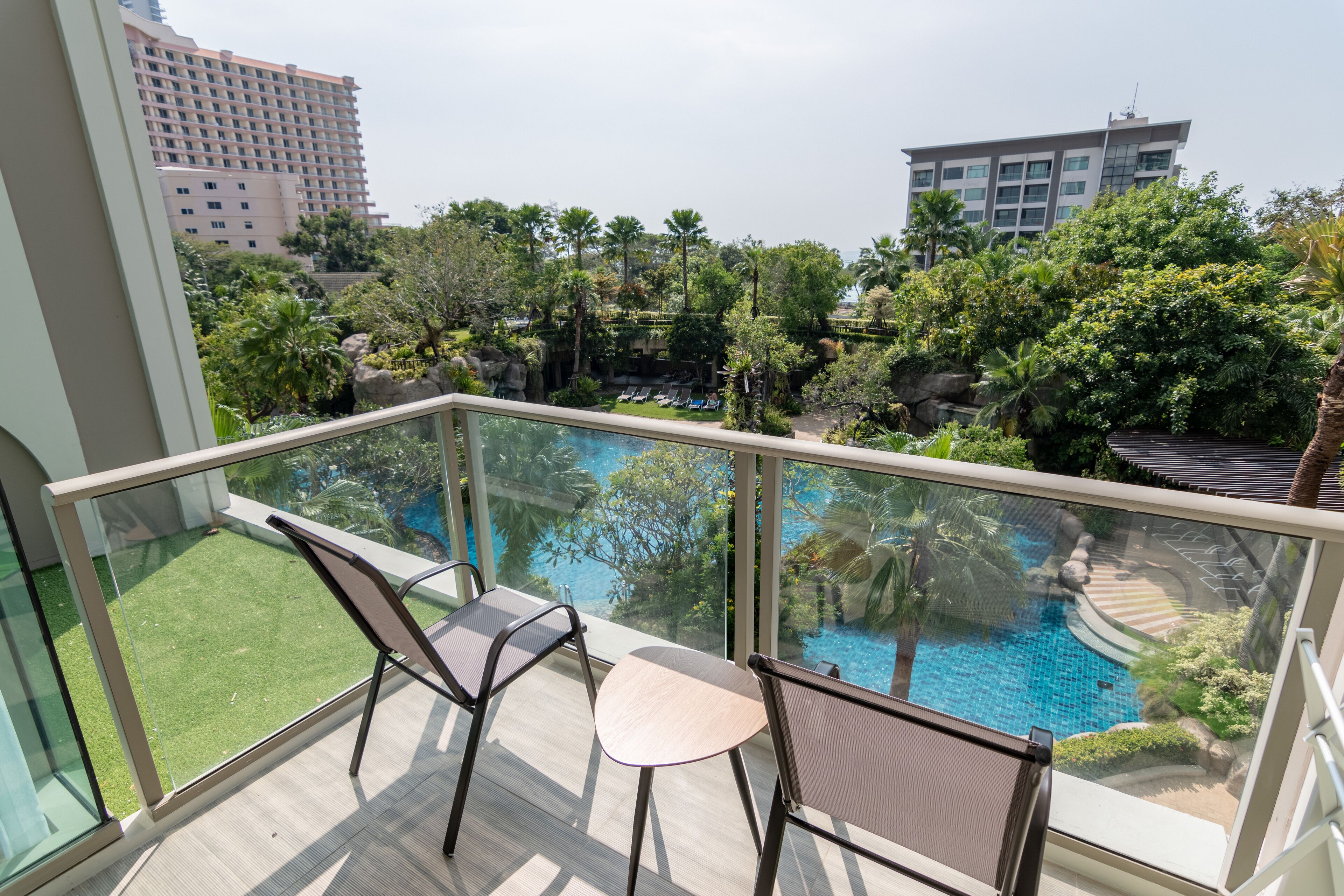 The Riviera Wongamat by Pattaya Holiday