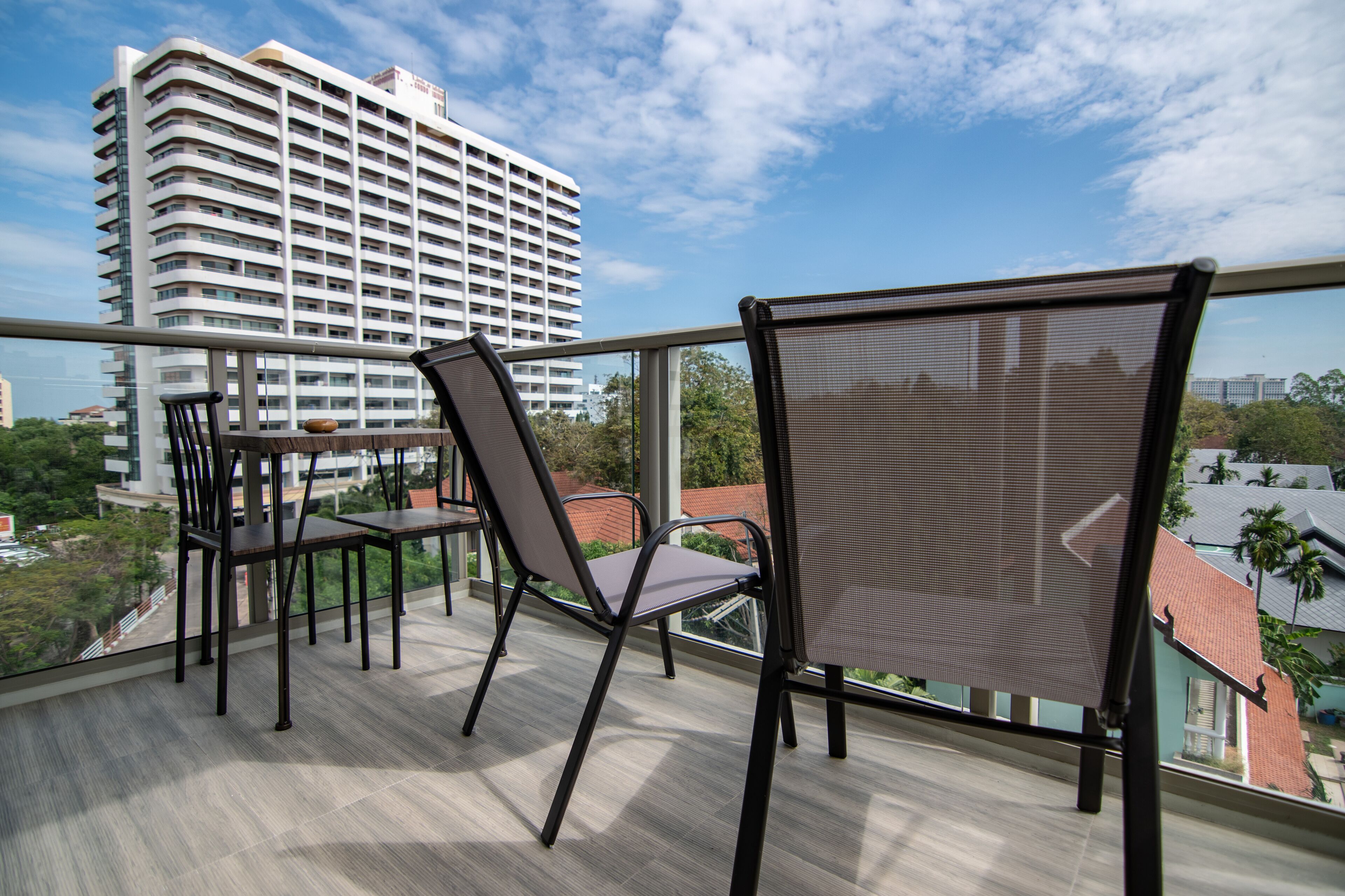 The Riviera Wongamat by Pattaya Holiday