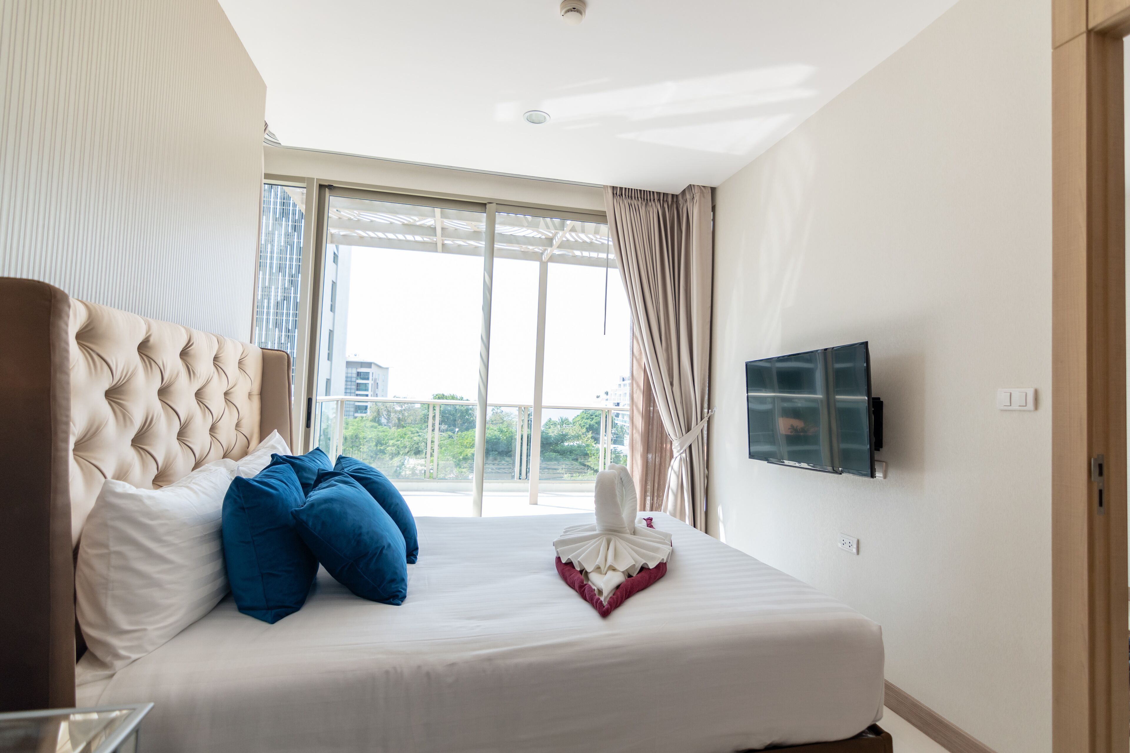 The Riviera Wongamat by Pattaya Holiday