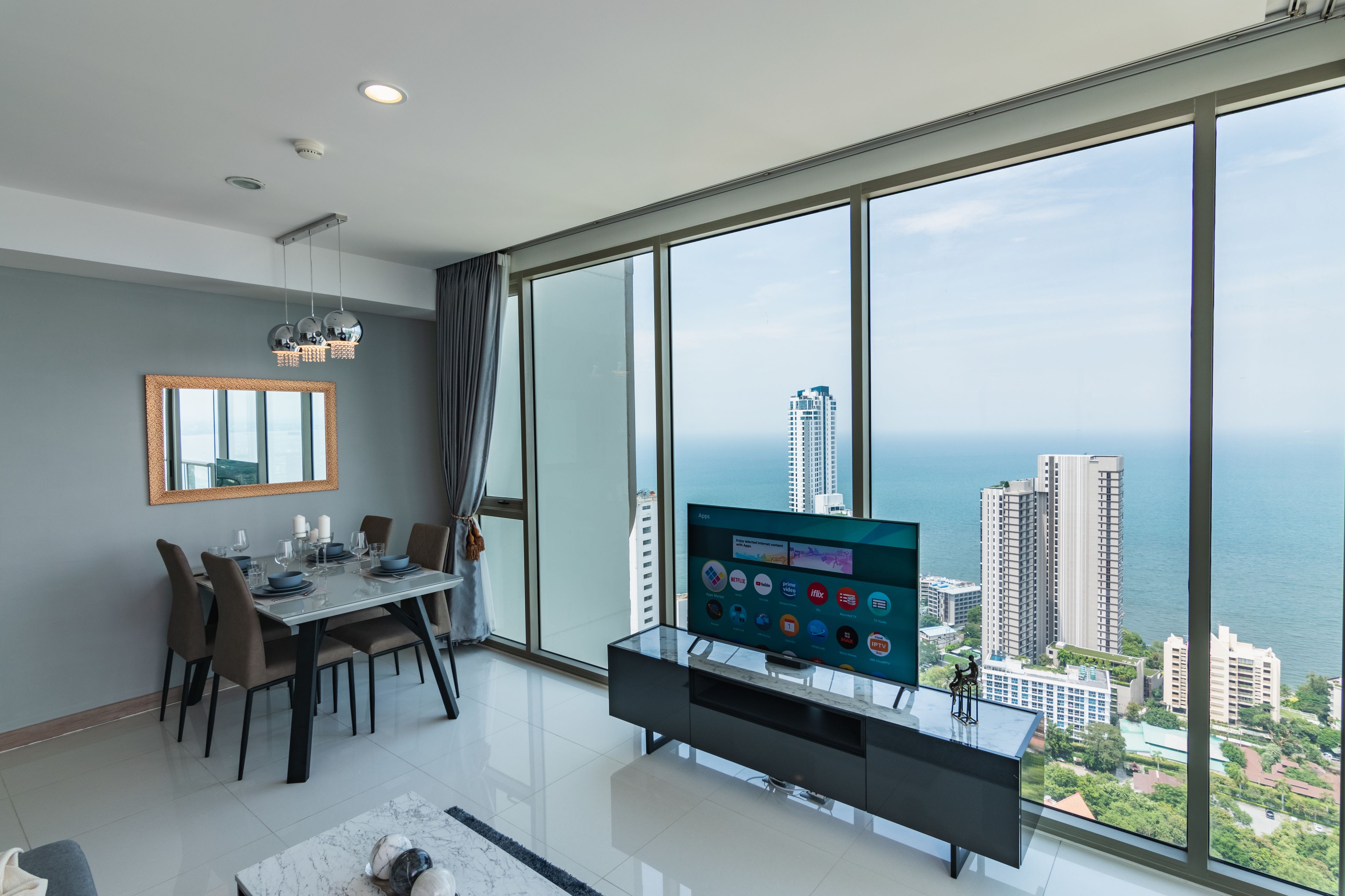 The Riviera Wongamat by Pattaya Holiday