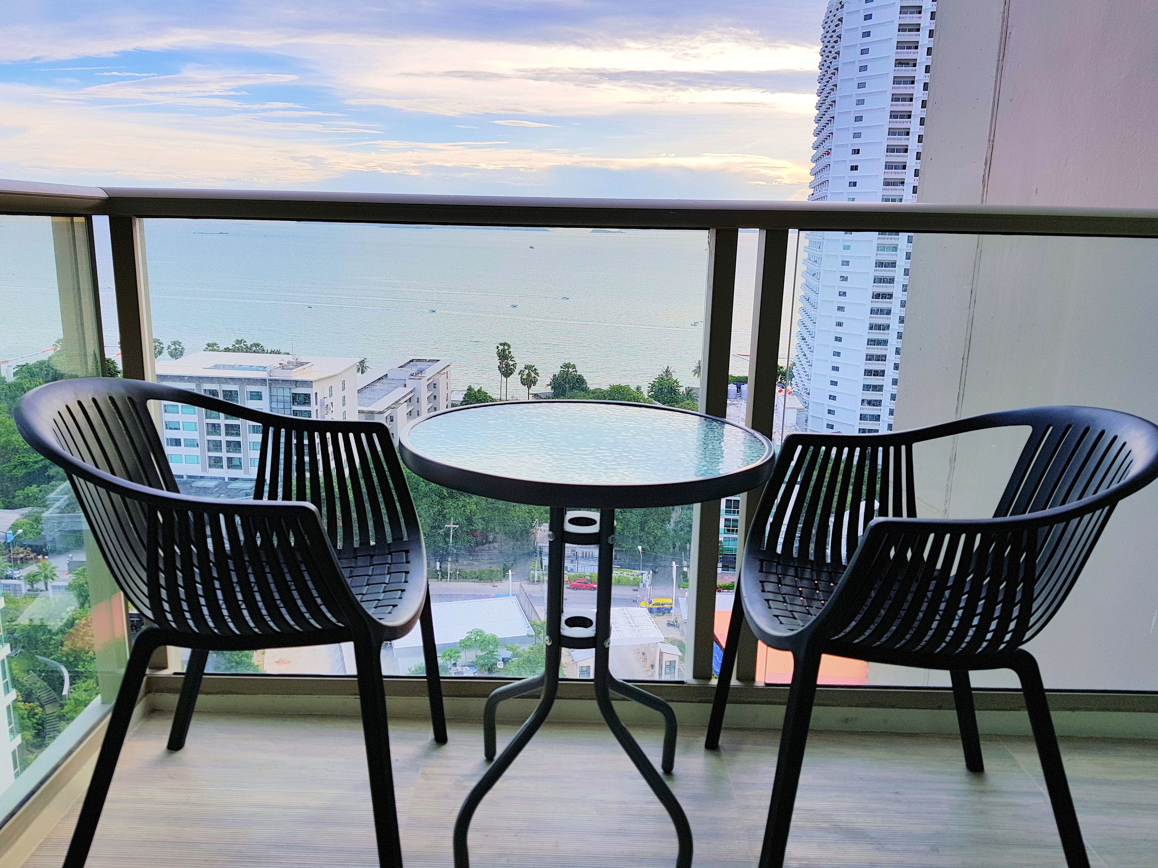 The Riviera Wongamat by Pattaya Holiday