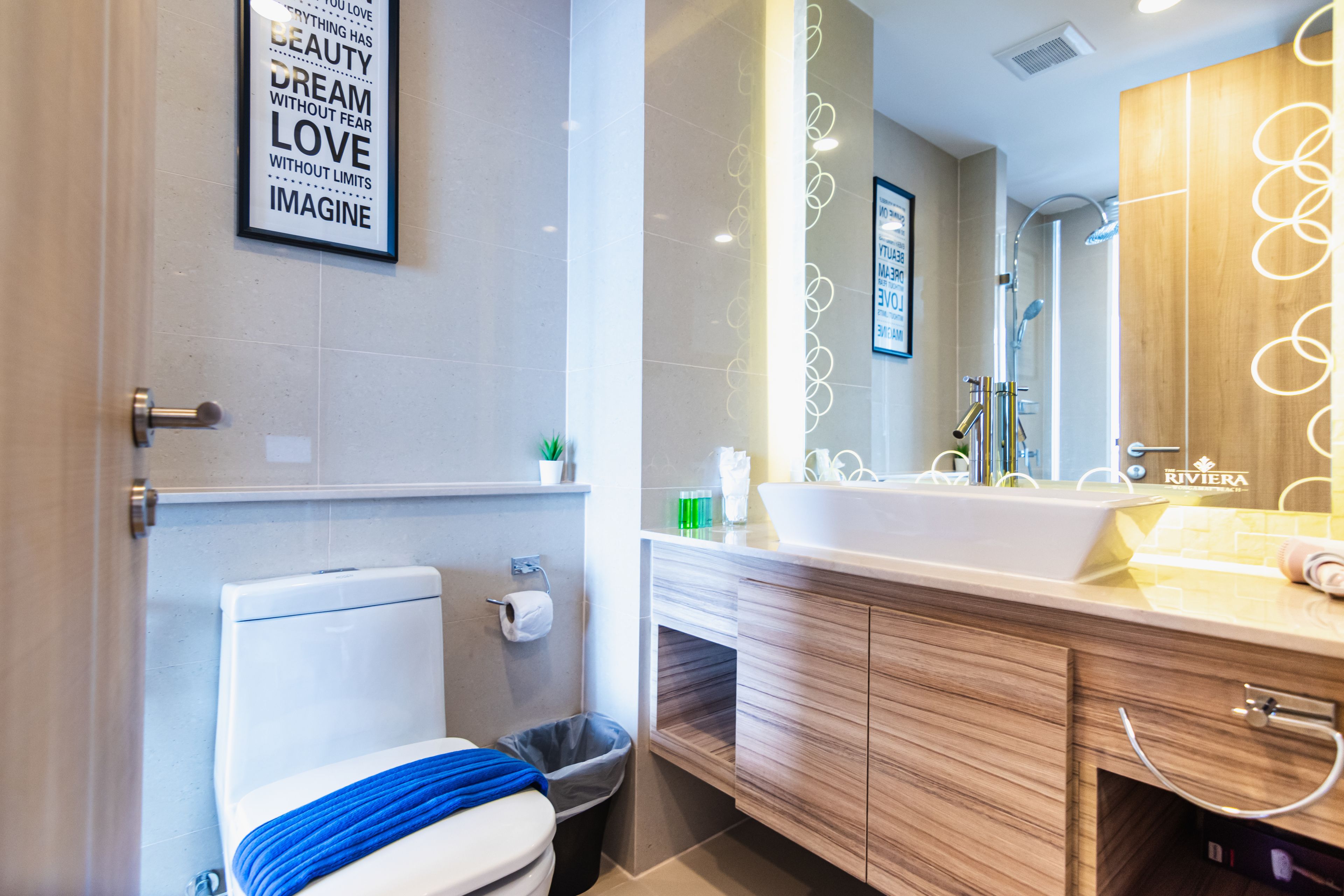 The Riviera Wongamat by Pattaya Holiday