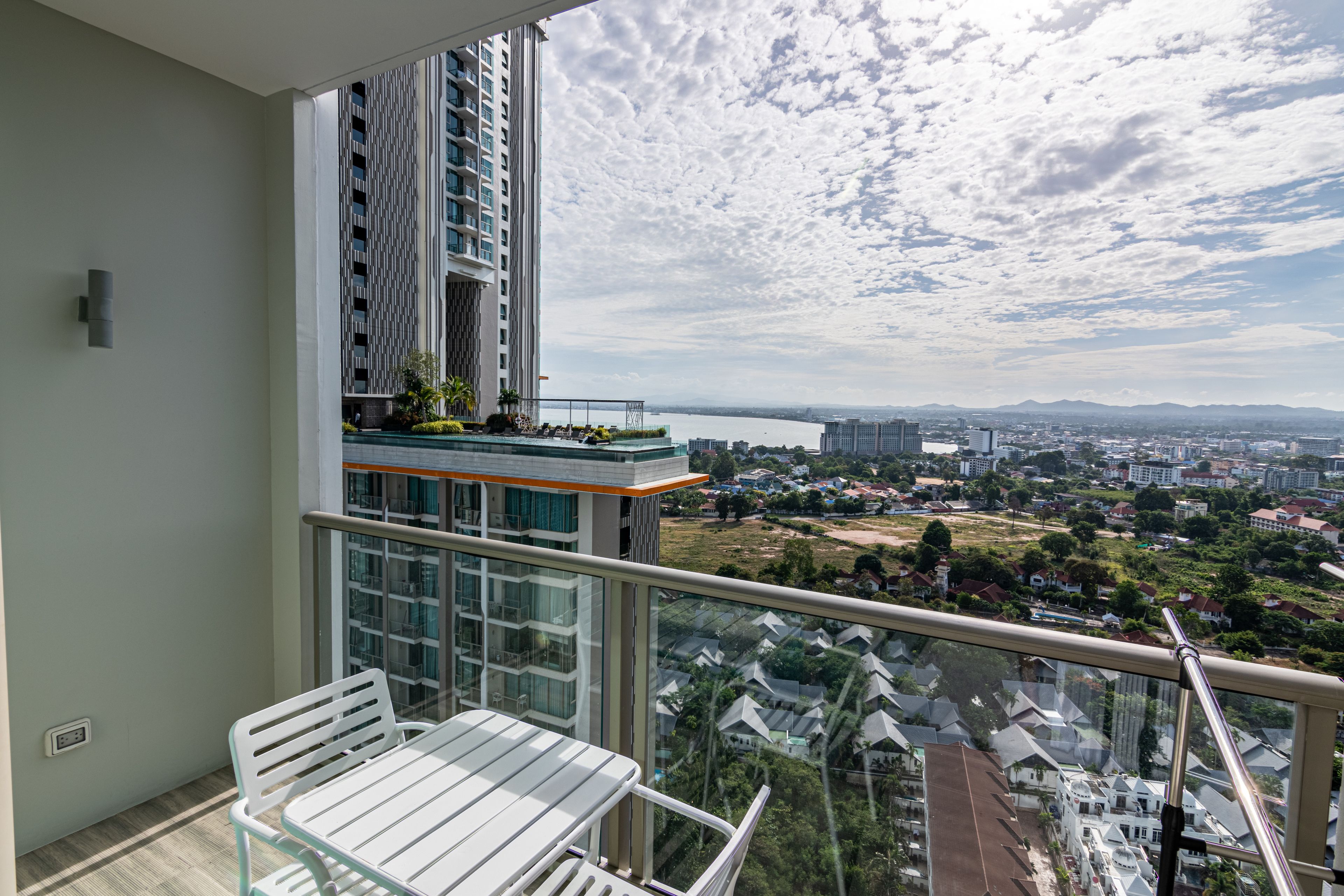 The Riviera Wongamat by Pattaya Holiday