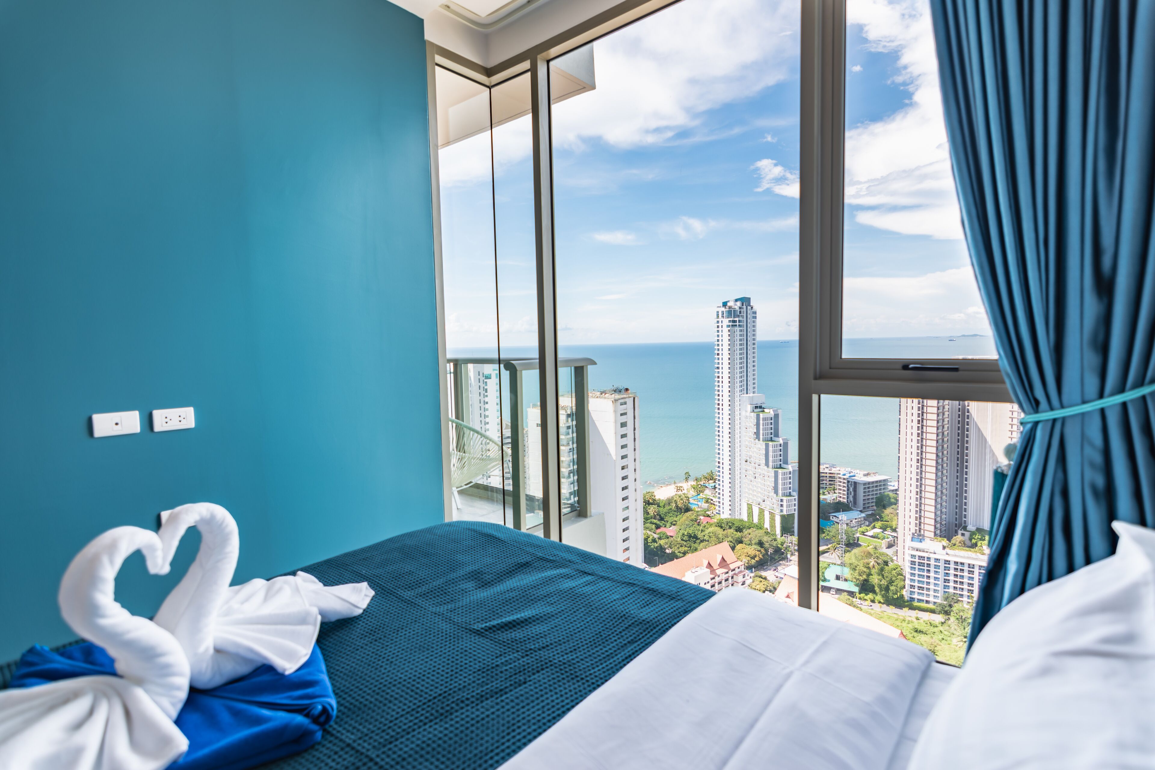The Riviera Wongamat by Pattaya Holiday