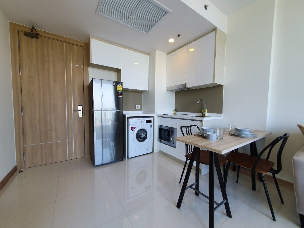 The Riviera Wongamat by Pattaya Holiday