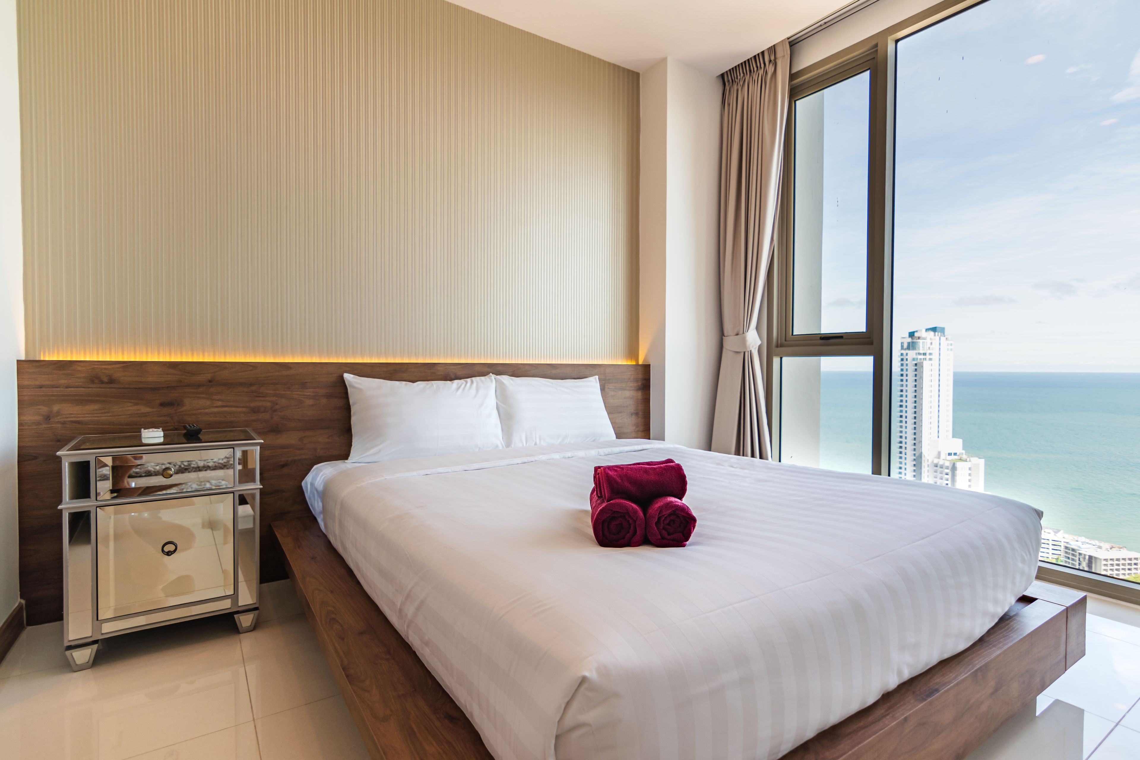 The Riviera Wongamat by Pattaya Holiday