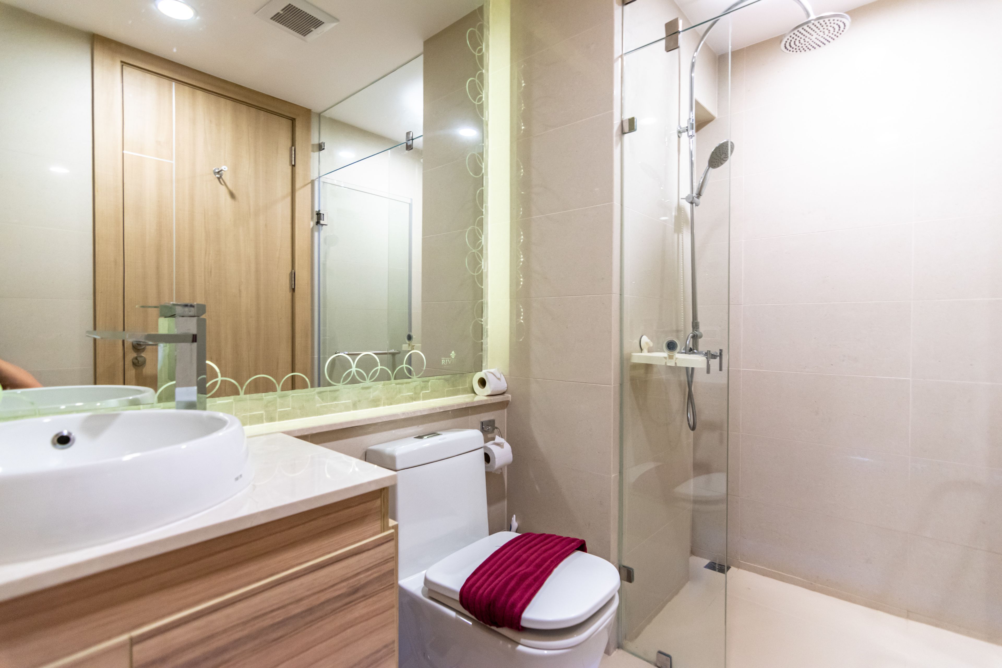 The Riviera Wongamat by Pattaya Holiday