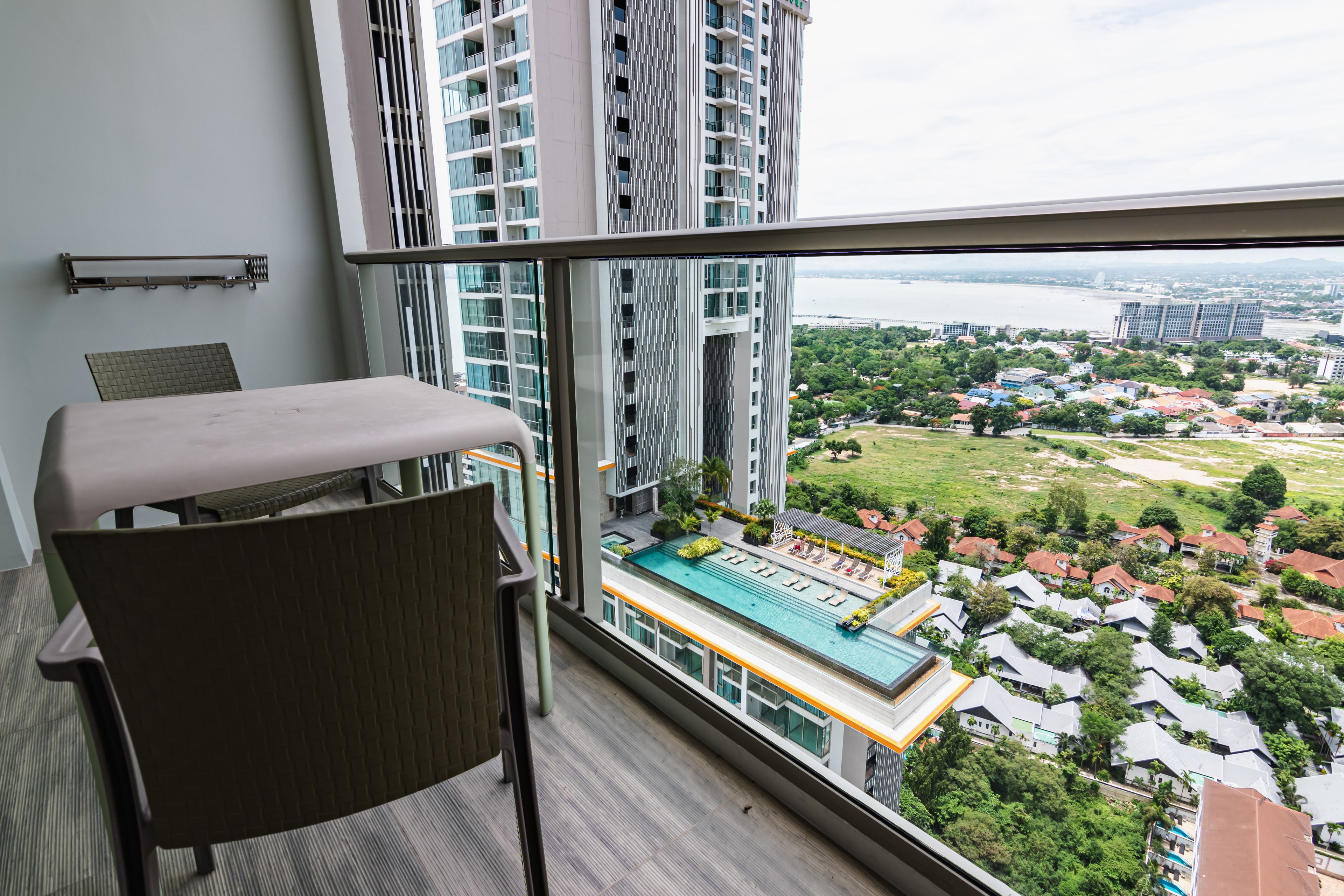 The Riviera Wongamat by Pattaya Holiday