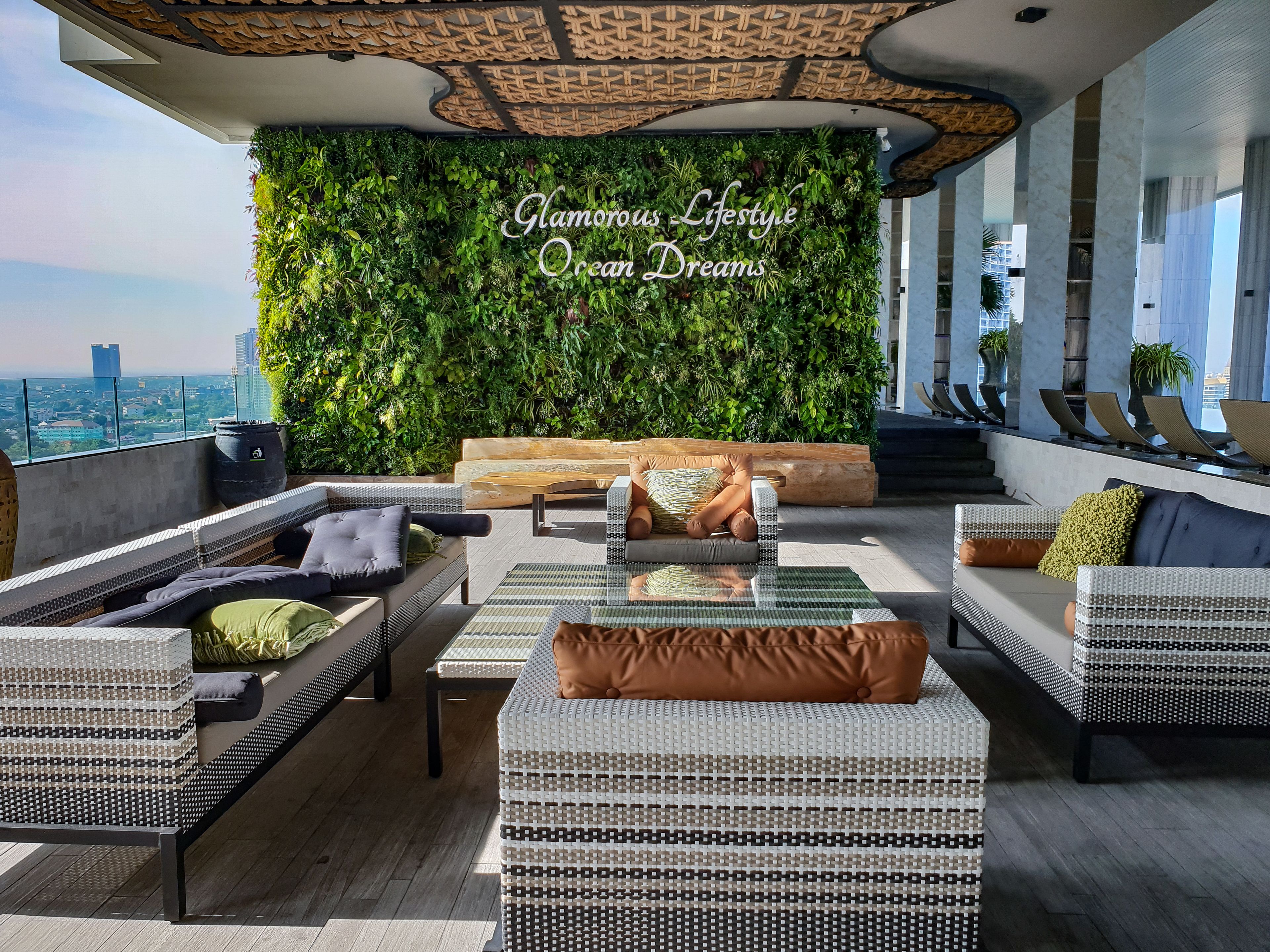 The Riviera Wongamat by Pattaya Holiday