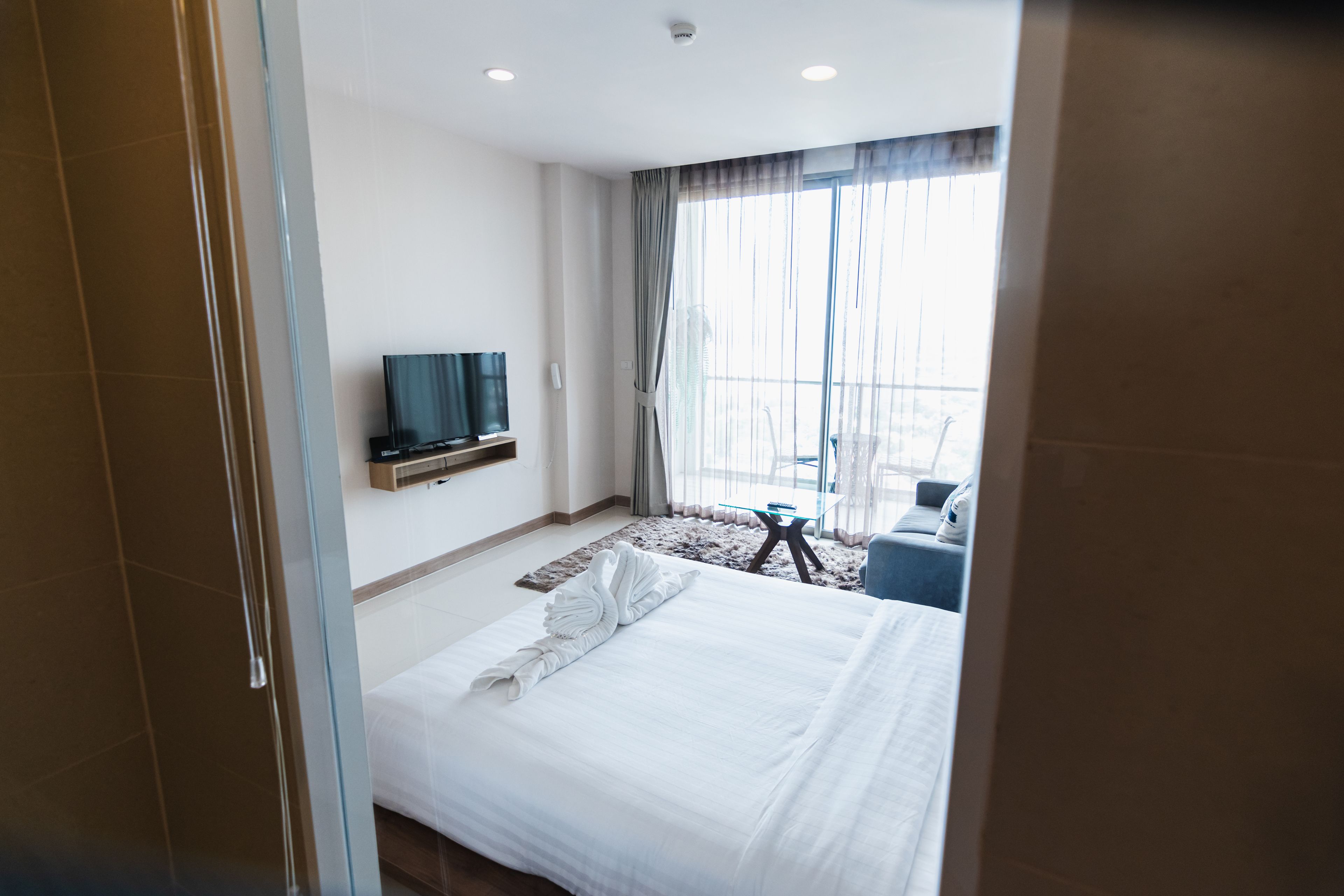 The Riviera Wongamat by Pattaya Holiday