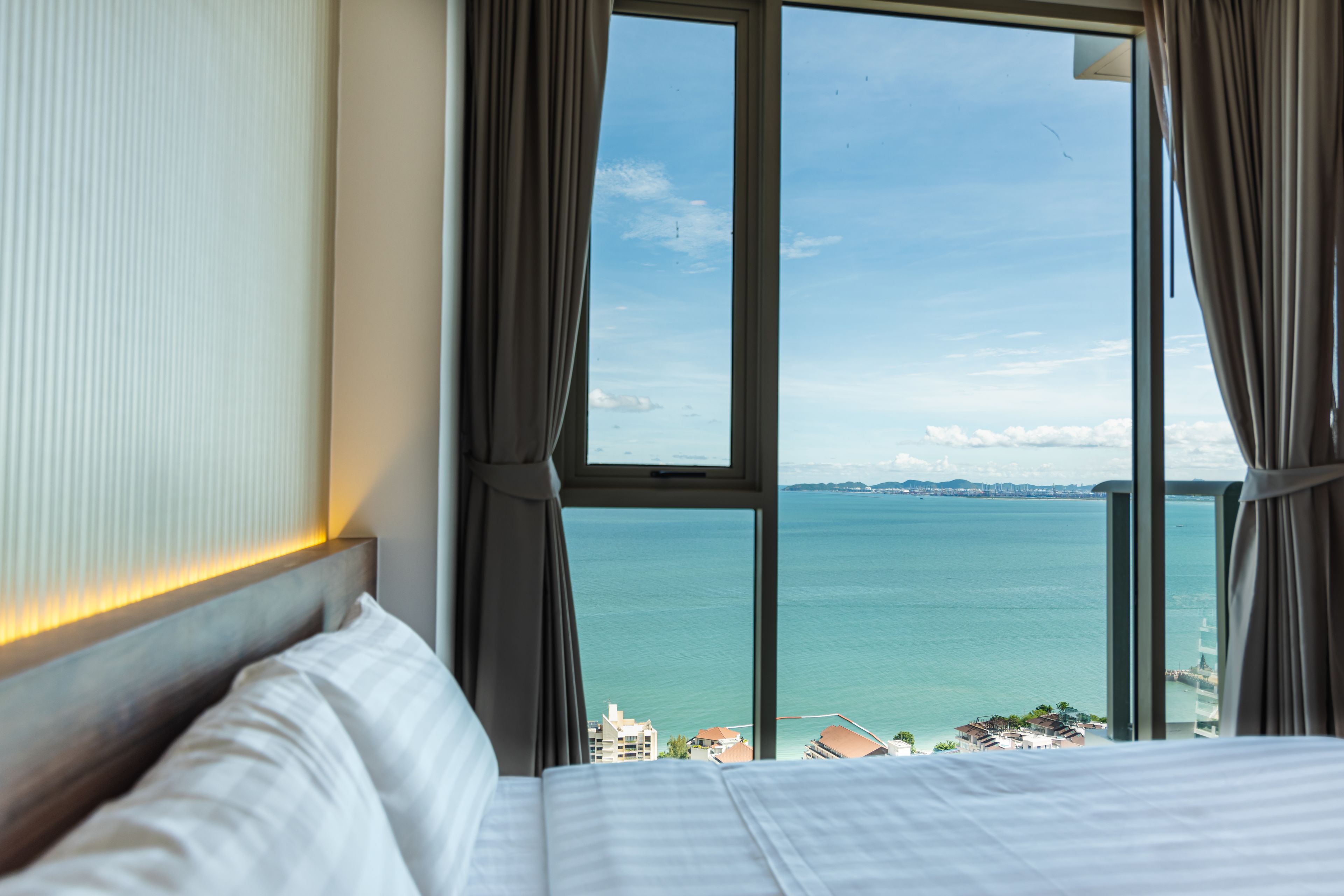 The Riviera Wongamat by Pattaya Holiday