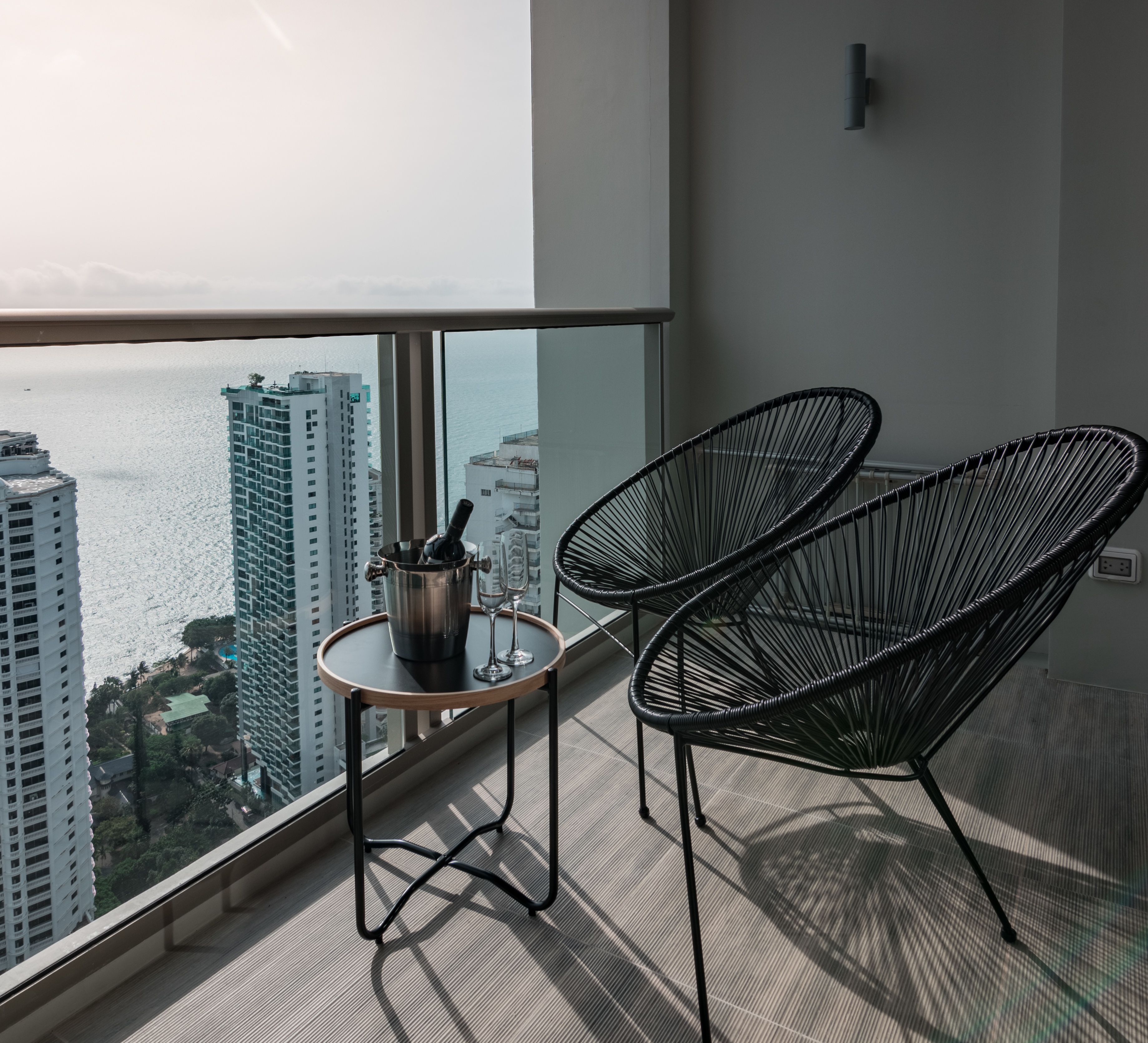 The Riviera Wongamat by Pattaya Holiday