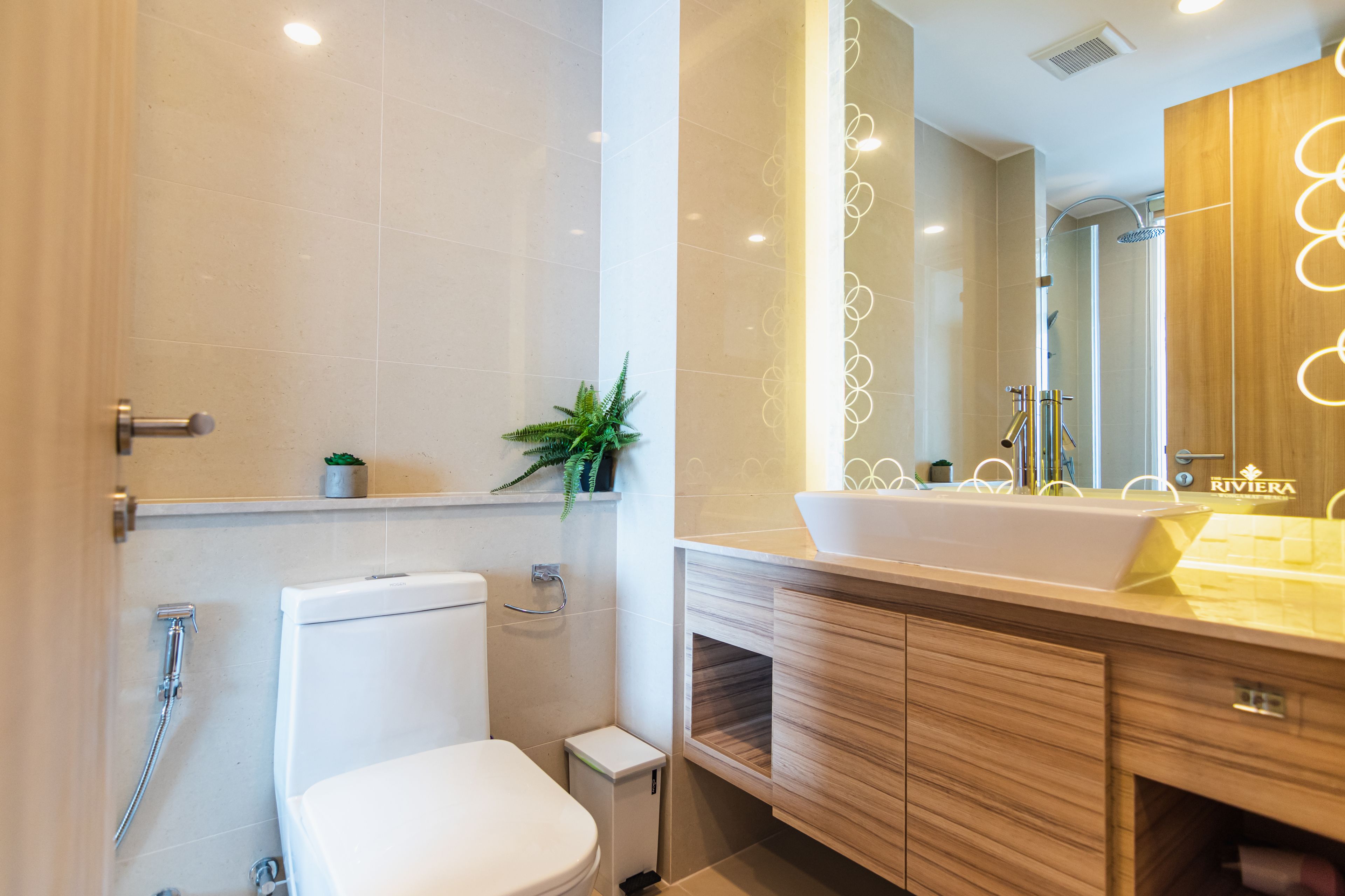The Riviera Wongamat by Pattaya Holiday