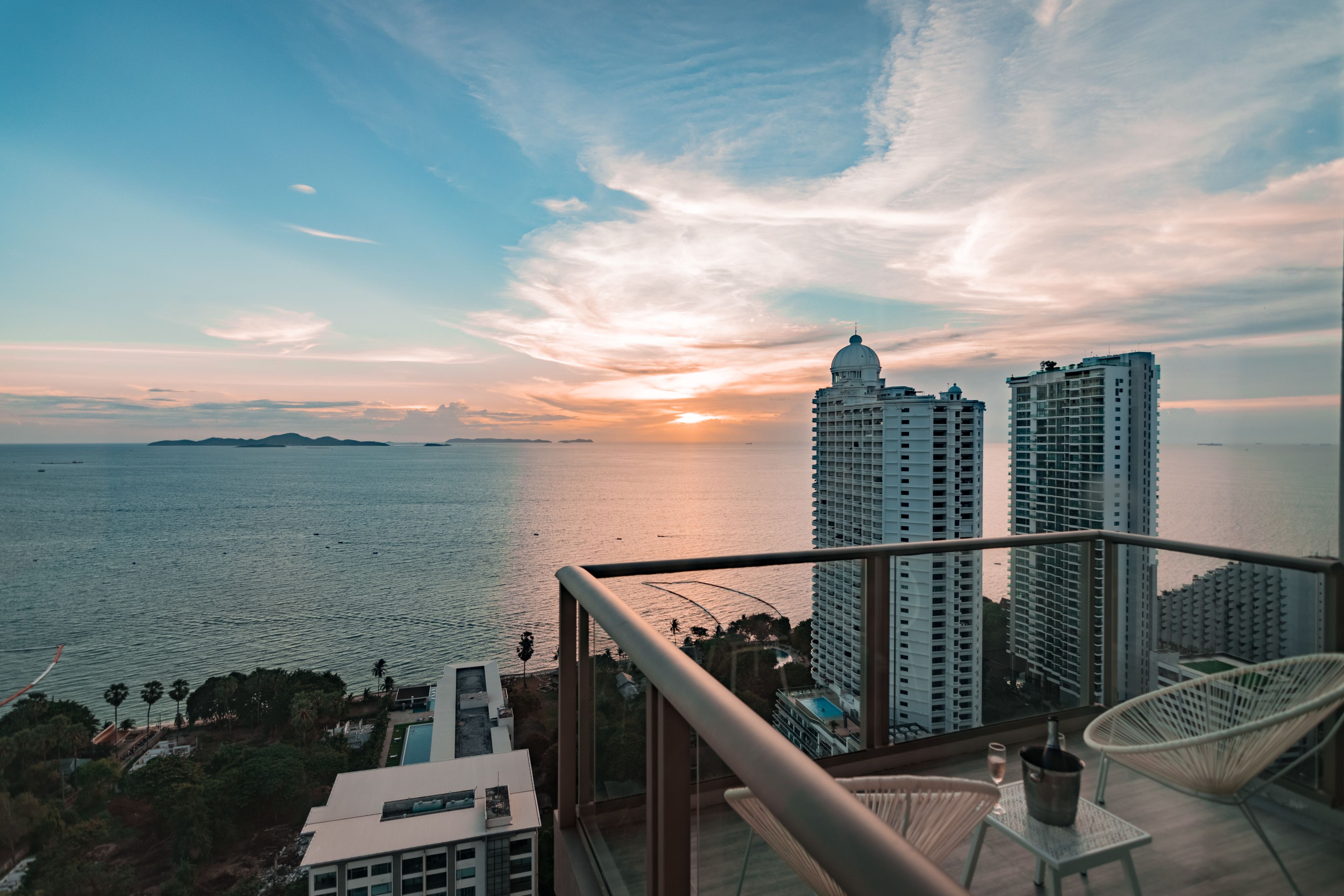 The Riviera Wongamat by Pattaya Holiday