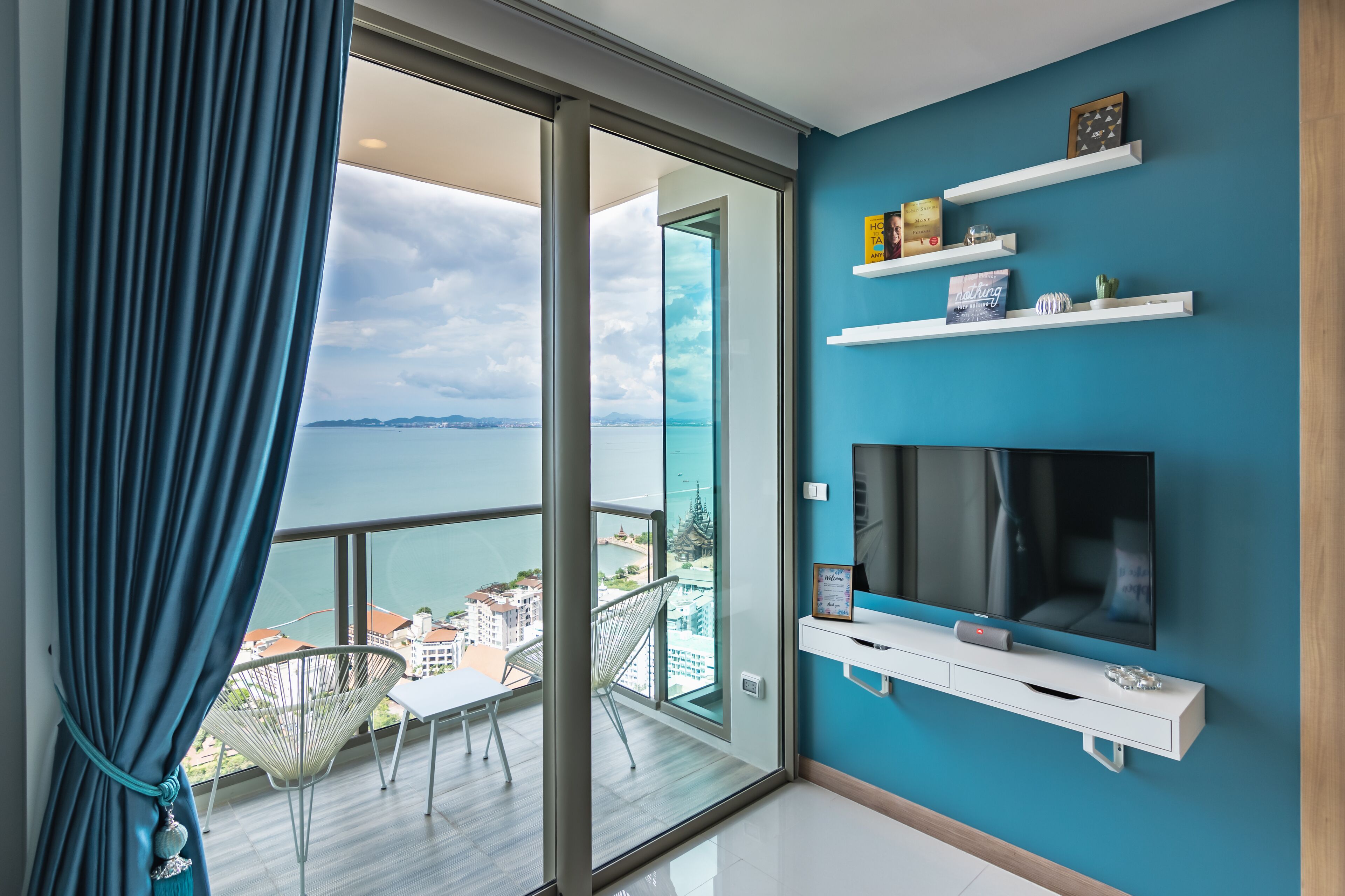 The Riviera Wongamat by Pattaya Holiday