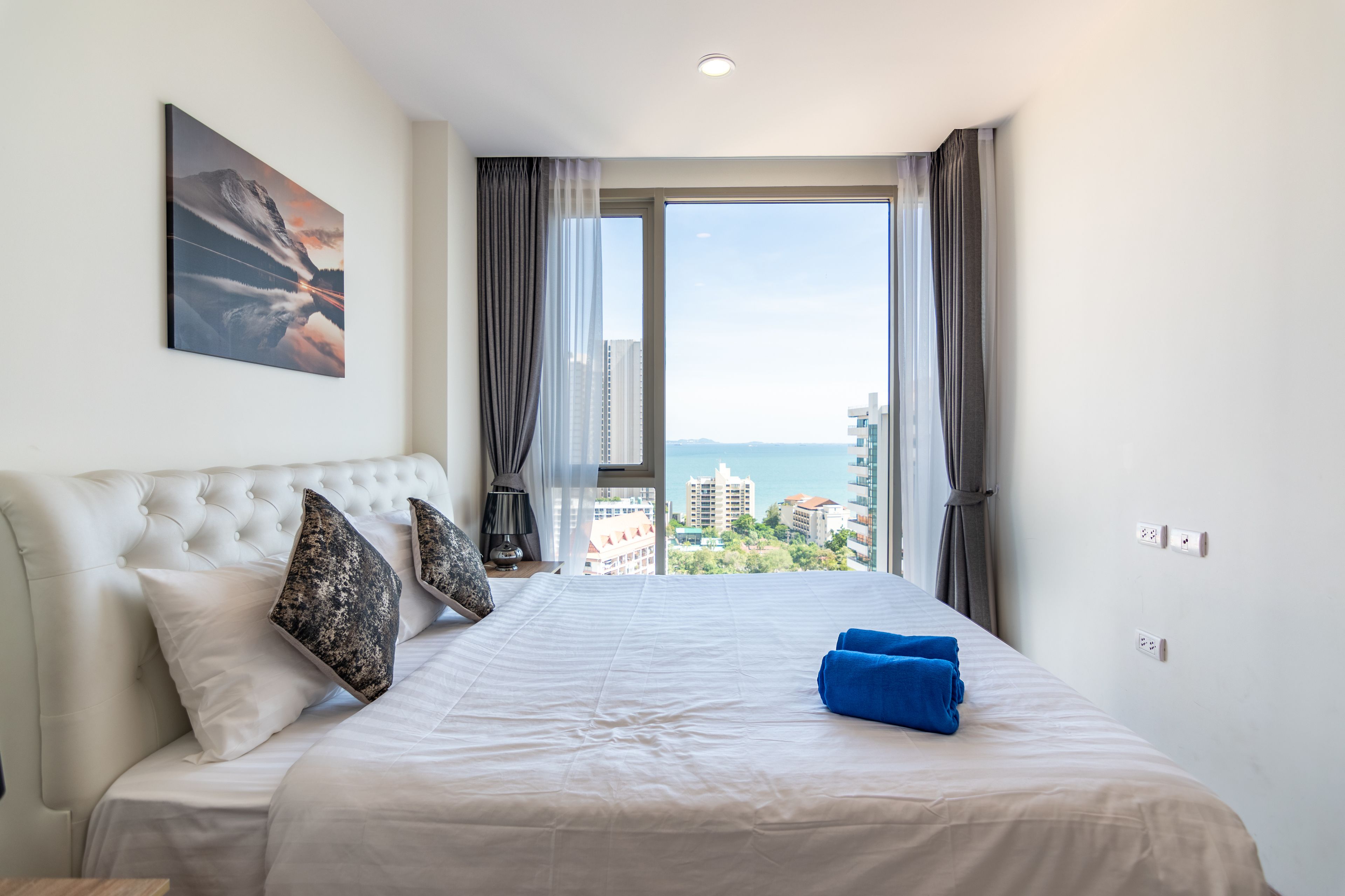 The Riviera Wongamat by Pattaya Holiday