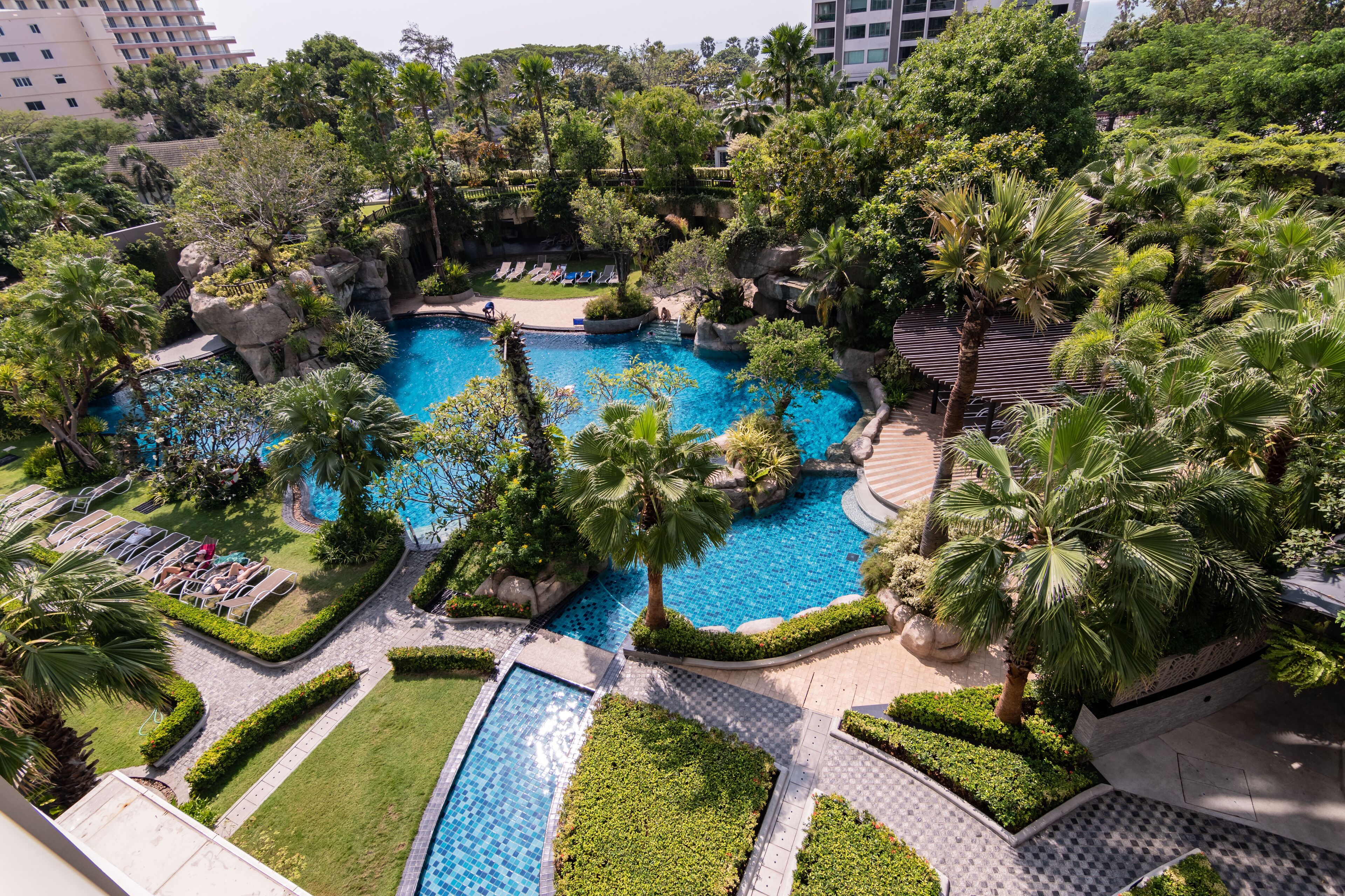 The Riviera Wongamat by Pattaya Holiday