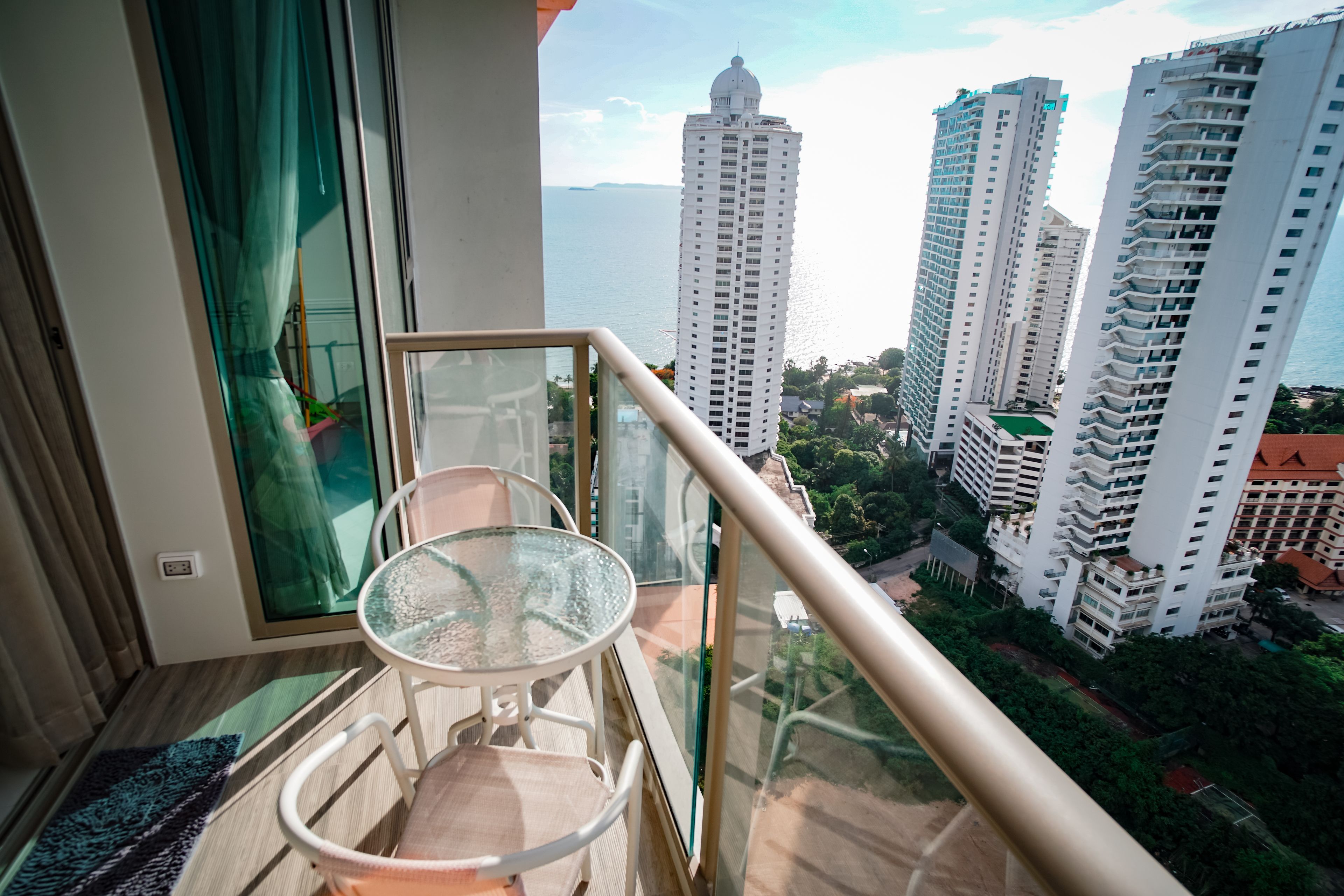 The Riviera Wongamat by Pattaya Holiday