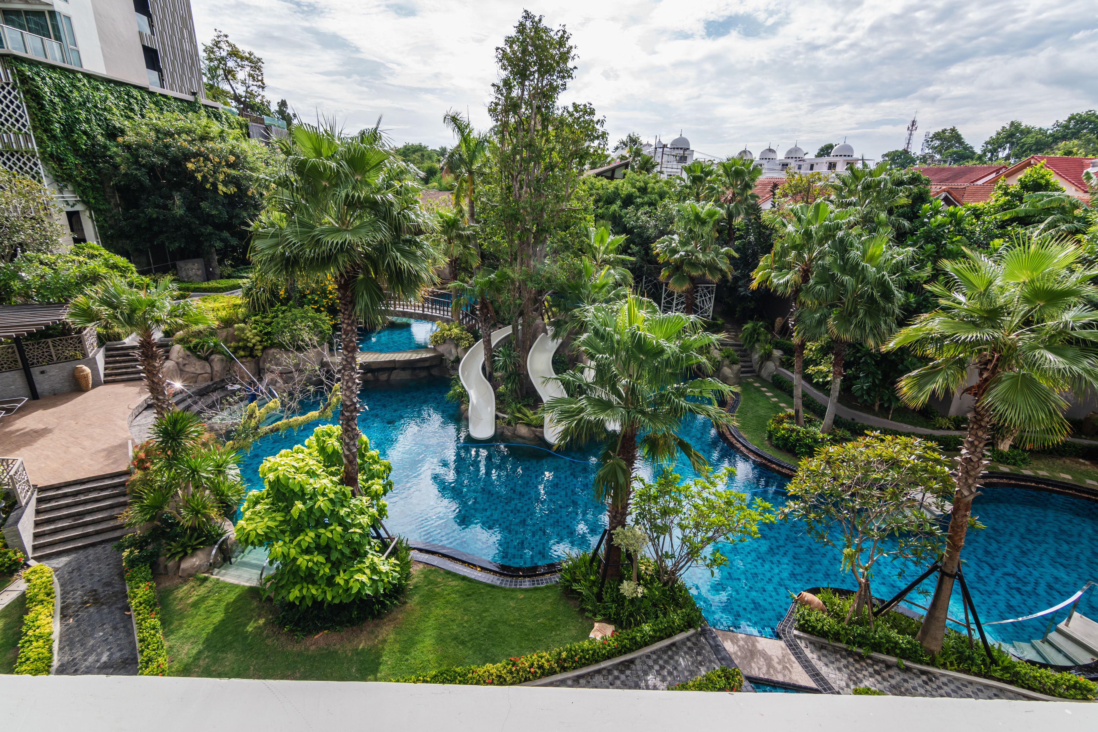 The Riviera Wongamat by Pattaya Holiday