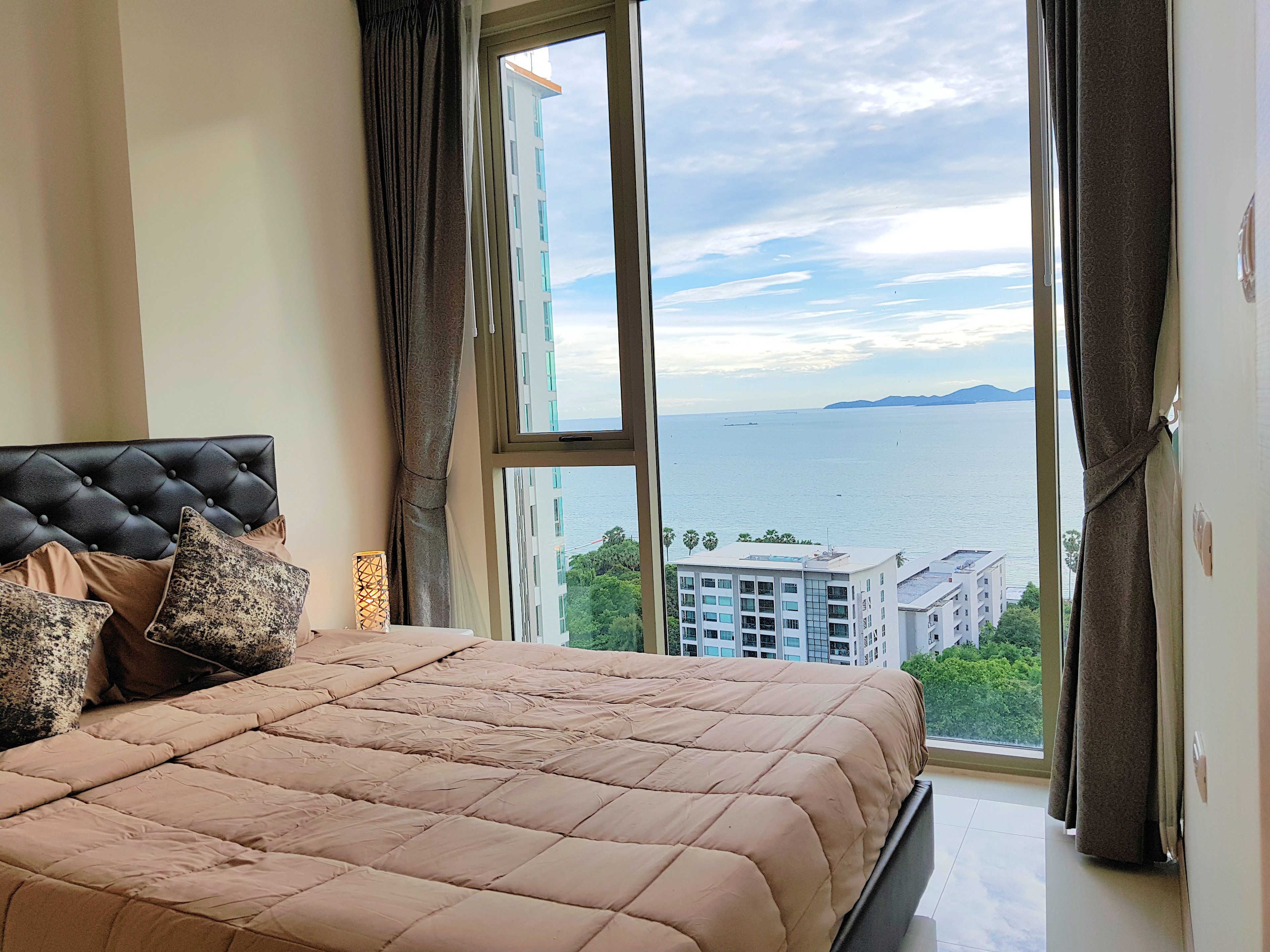 The Riviera Wongamat by Pattaya Holiday